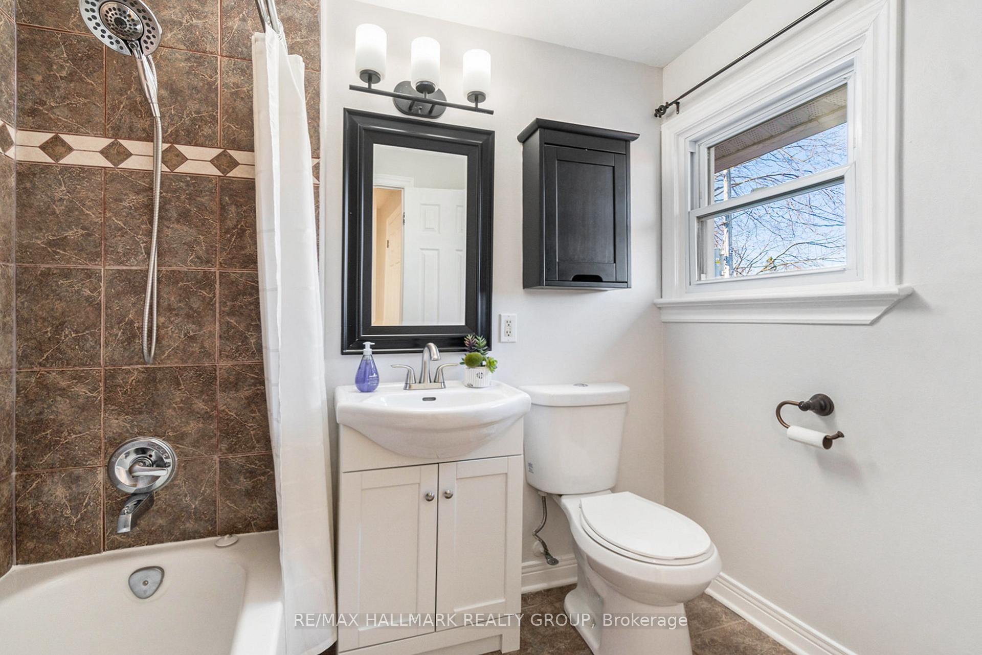 Photo 15 of 836 Cummings Avenue, Ottawa, Castle Heights/Rideau High — HOMEH
