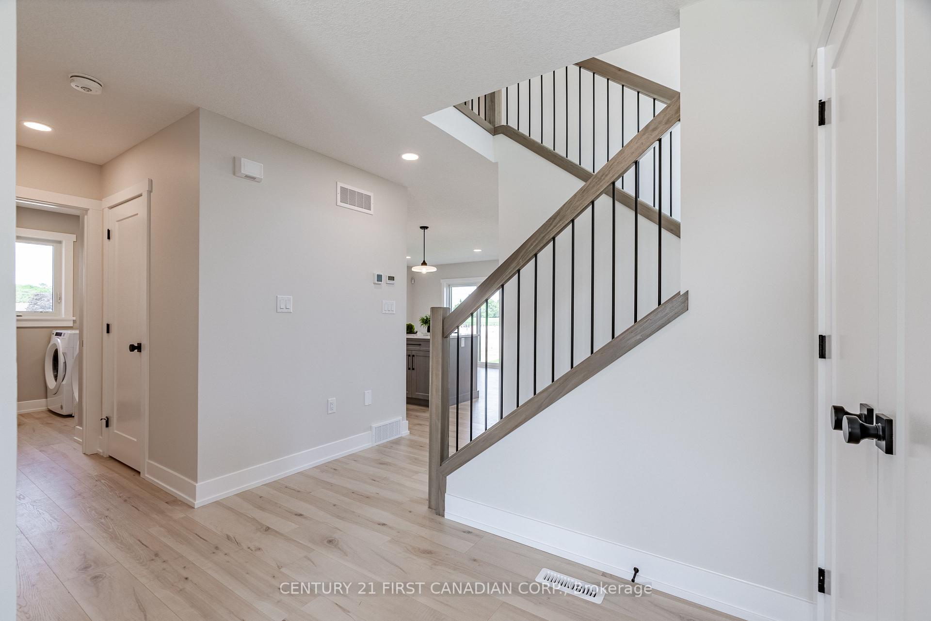 Photo 5 of 38 Postma Crescent, North Middlesex, Alisa Craig — HOMEH