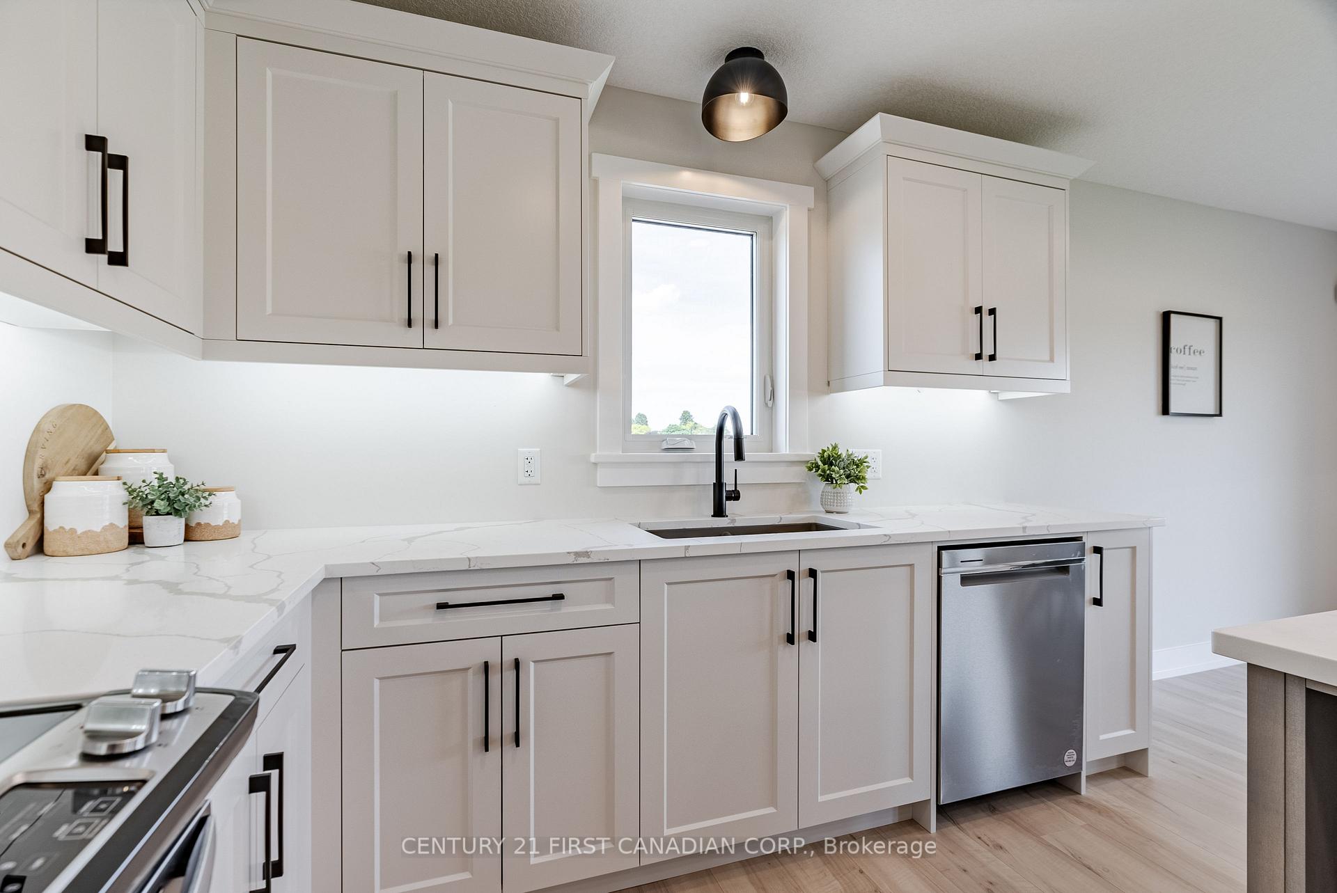 Photo 14 of 38 Postma Crescent, North Middlesex, Alisa Craig — HOMEH