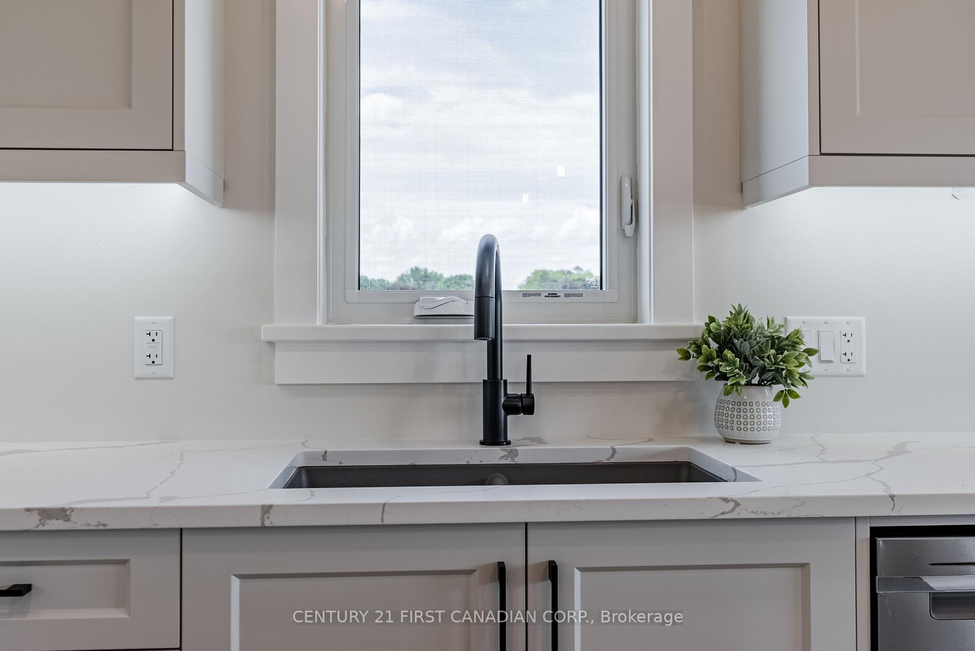 Photo 15 of 38 Postma Crescent, North Middlesex, Alisa Craig — HOMEH