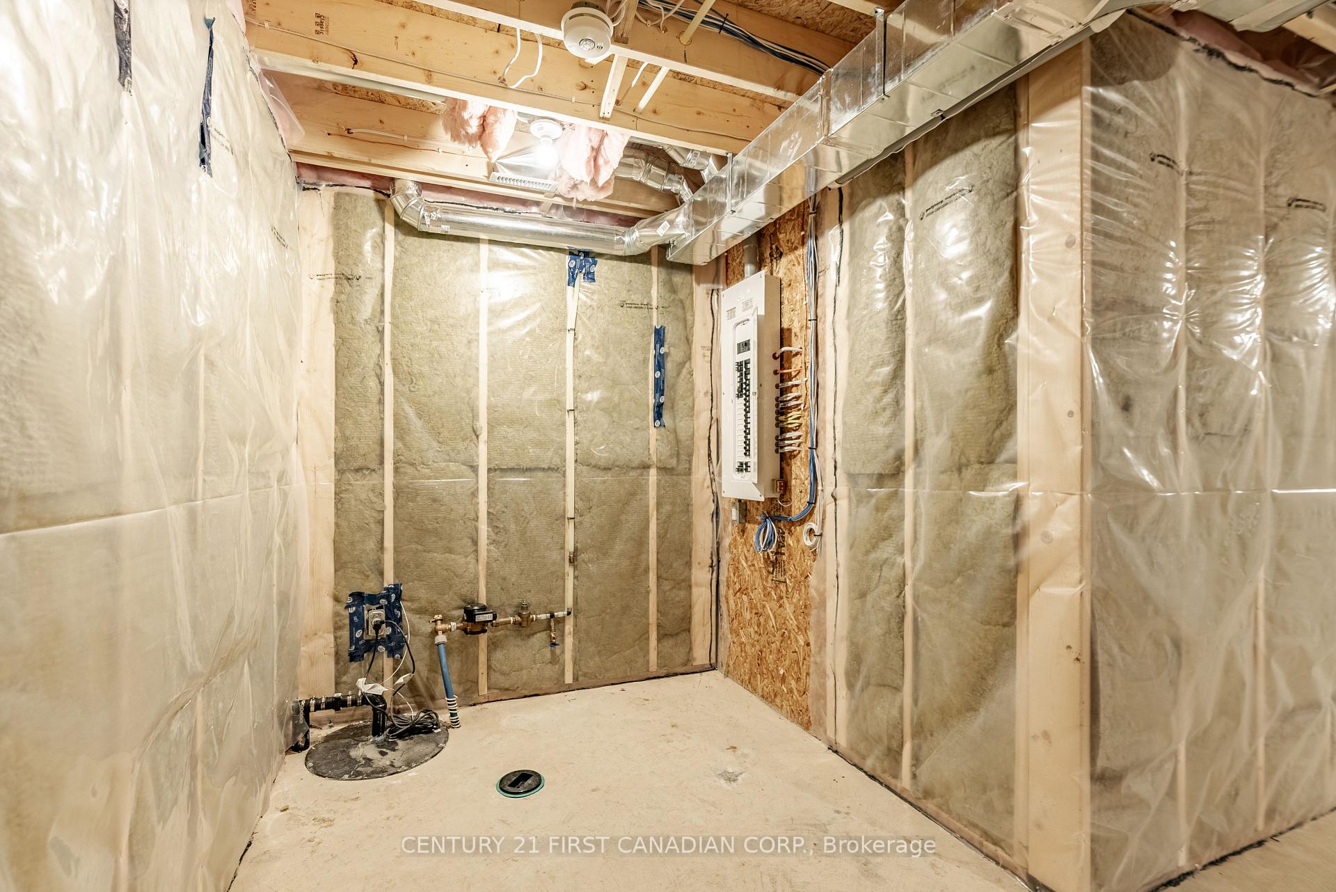 Photo 40 of 38 Postma Crescent, North Middlesex, Alisa Craig — HOMEH