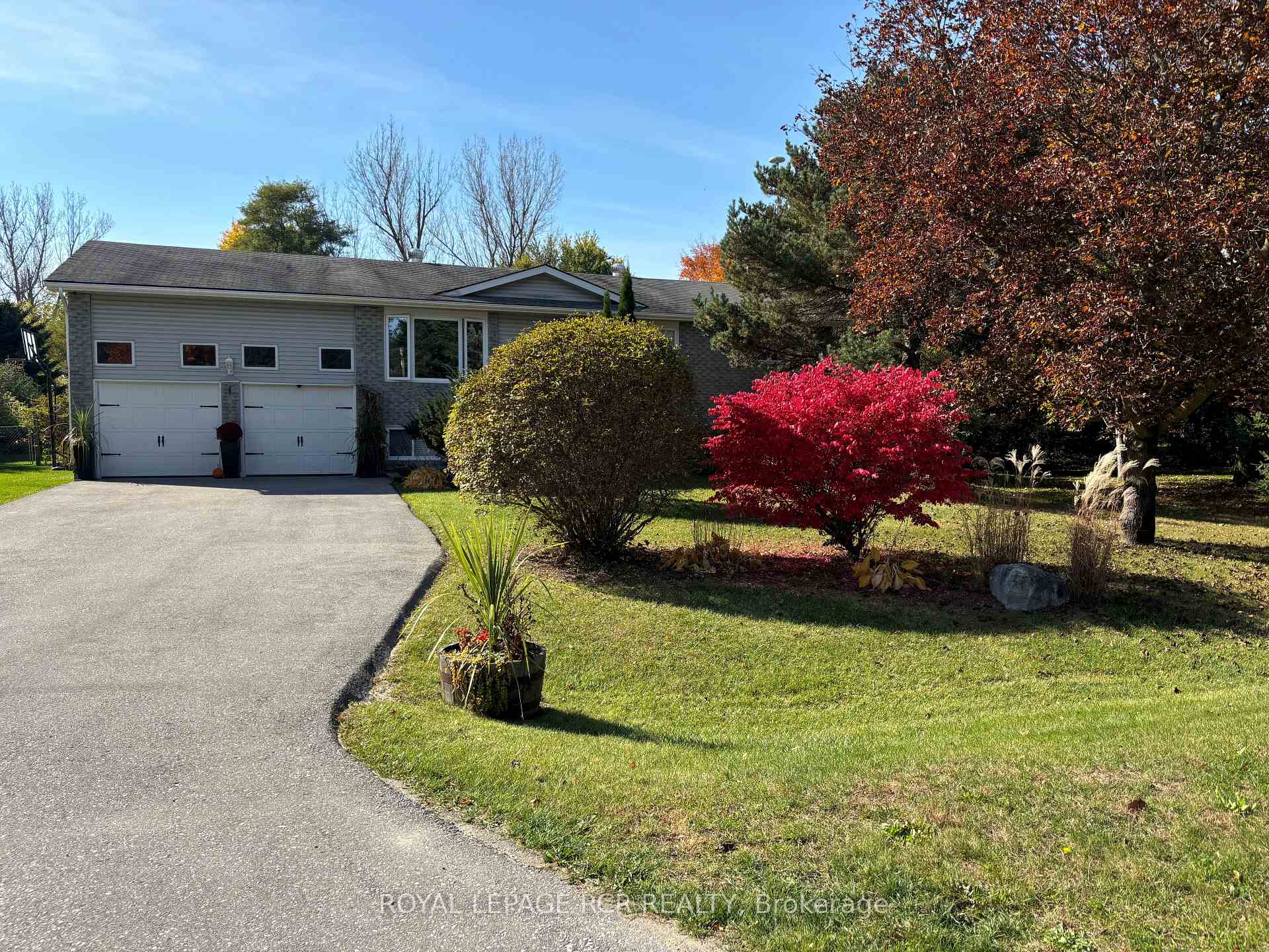 Photo 3 of 18 Maes Crescent, Mulmur, Rural Mulmur — HOMEH