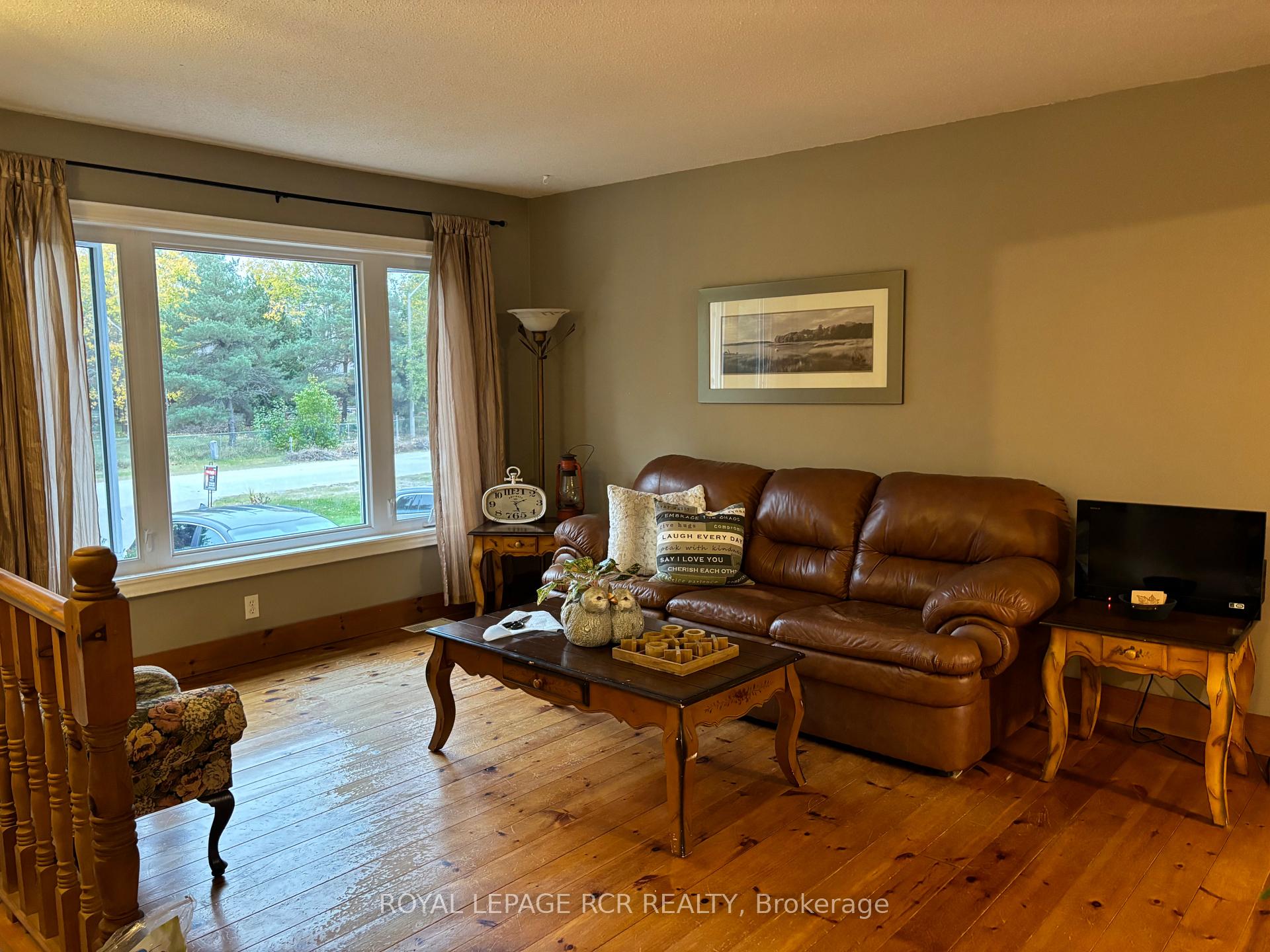 Photo 4 of 18 Maes Crescent, Mulmur, Rural Mulmur — HOMEH
