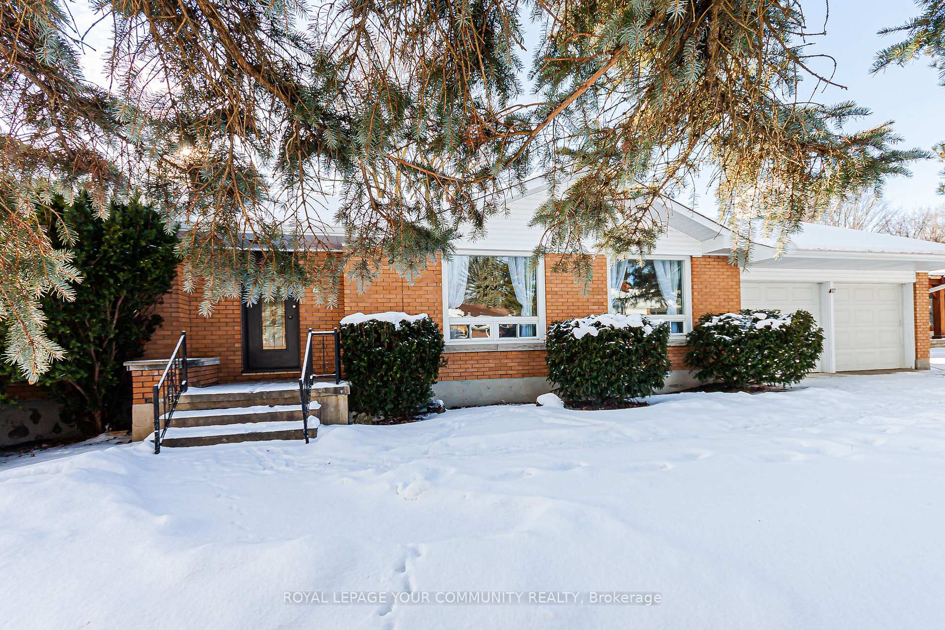 Photo 1 of 19 Doner Street, New Tecumseth, Alliston — HOMEH
