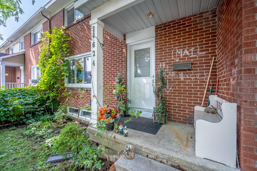 Photo 4 of 624 Borthwick Avenue, Ottawa, Castle Heights/Rideau High — HOMEH
