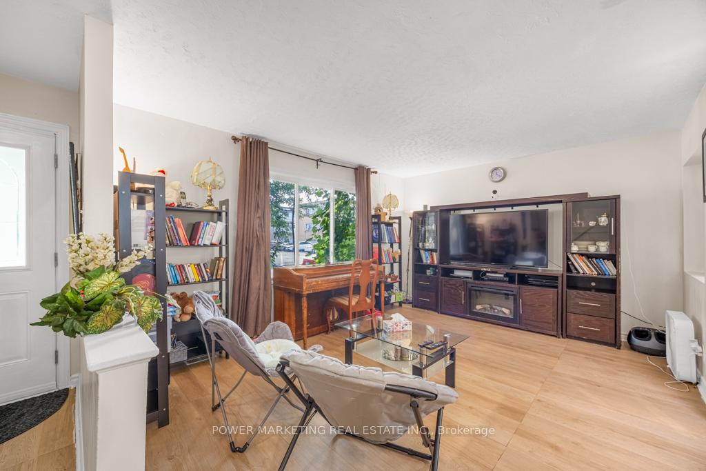 Photo 15 of 624 Borthwick Avenue, Ottawa, Castle Heights/Rideau High — HOMEH