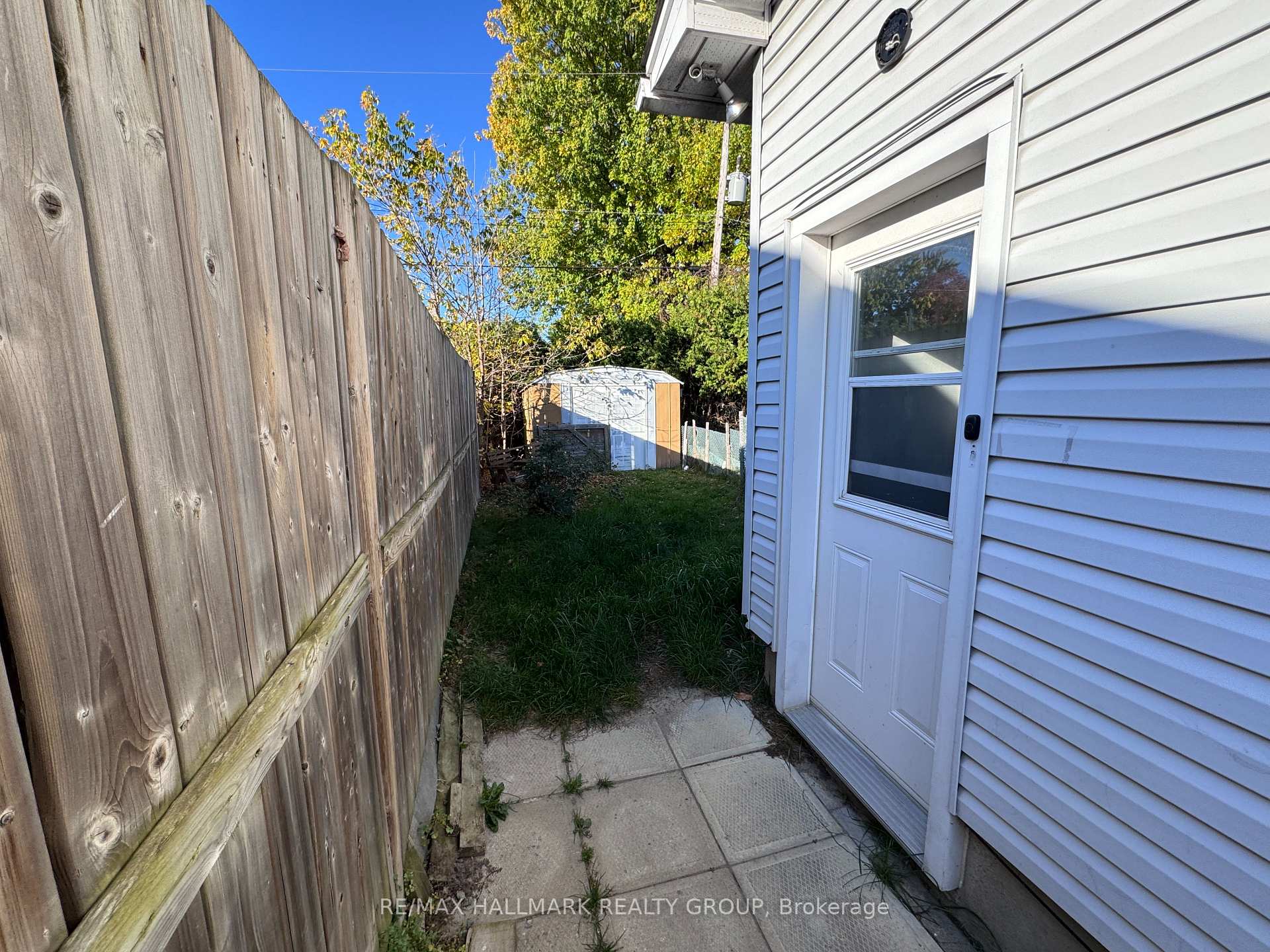 Photo 2 of 820-B Willow Avenue, Ottawa, Chatelaine Village — HOMEH