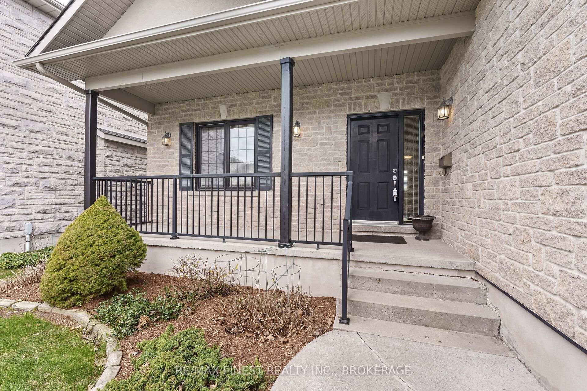 Photo 4 of 823 Kananaskis Drive, Kingston, City Northwest — HOMEH