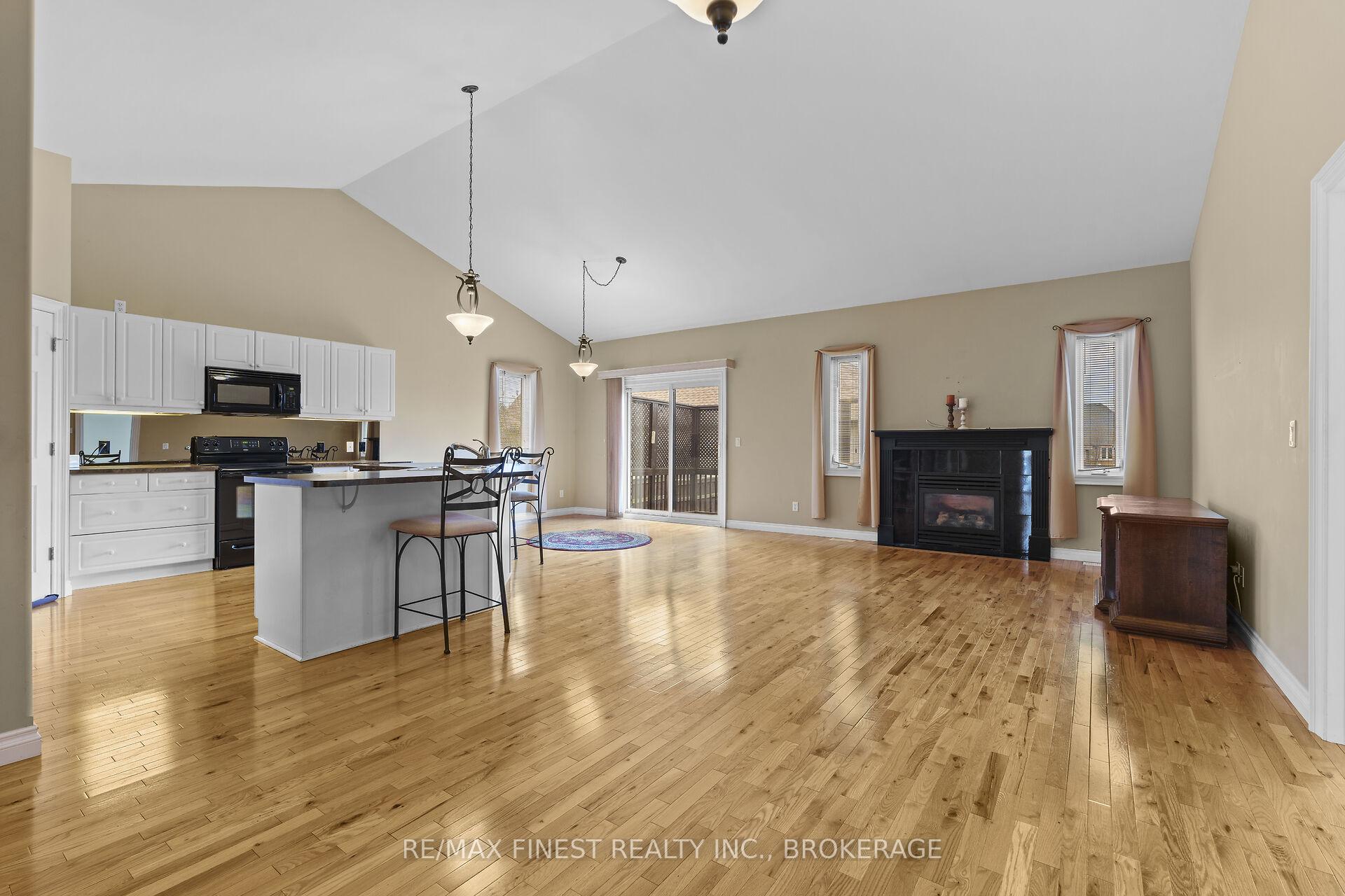 Photo 7 of 823 Kananaskis Drive, Kingston, City Northwest — HOMEH