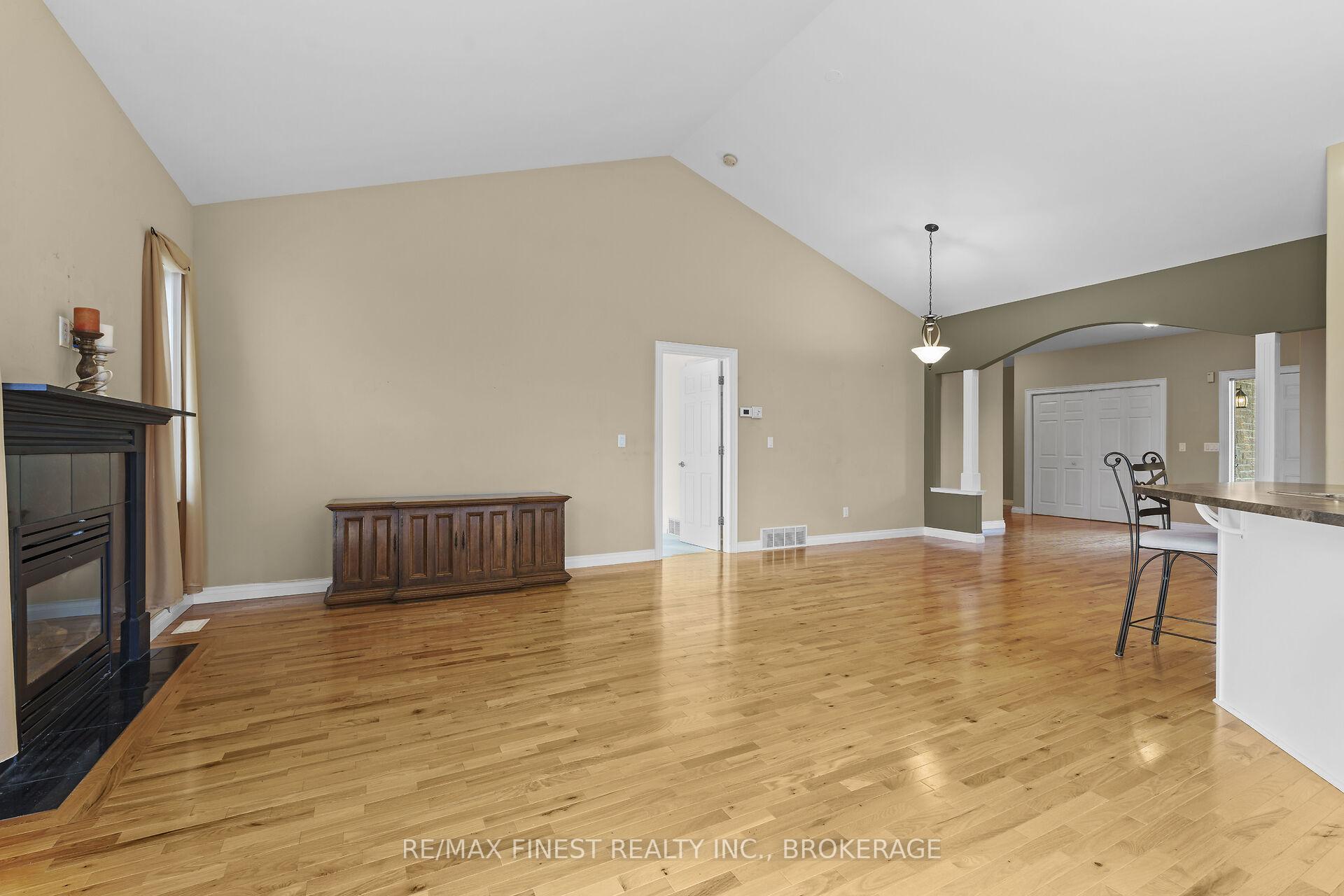 Photo 8 of 823 Kananaskis Drive, Kingston, City Northwest — HOMEH