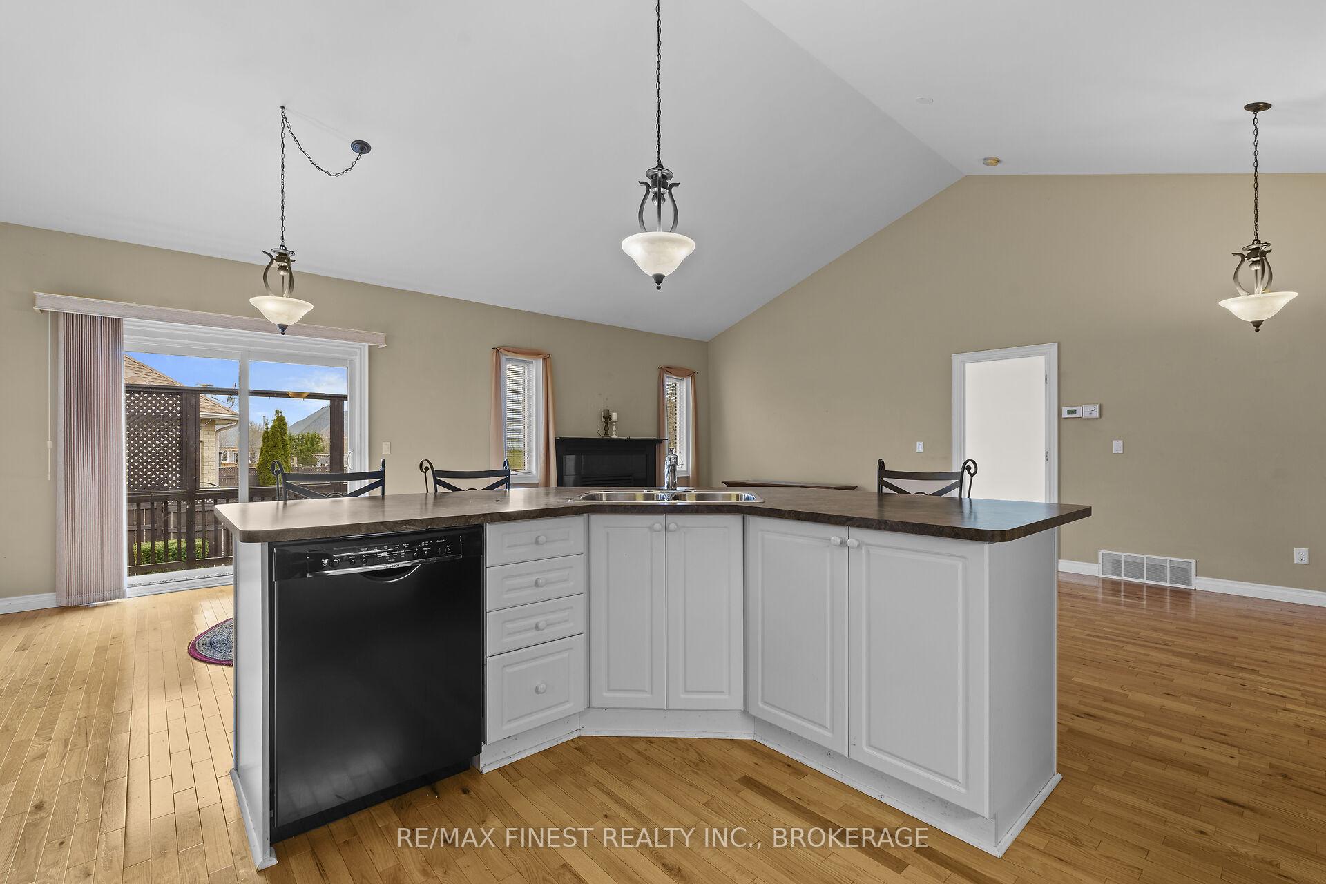 Photo 16 of 823 Kananaskis Drive, Kingston, City Northwest — HOMEH
