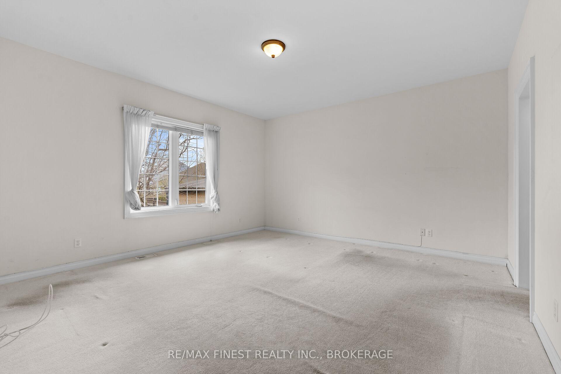 Photo 17 of 823 Kananaskis Drive, Kingston, City Northwest — HOMEH
