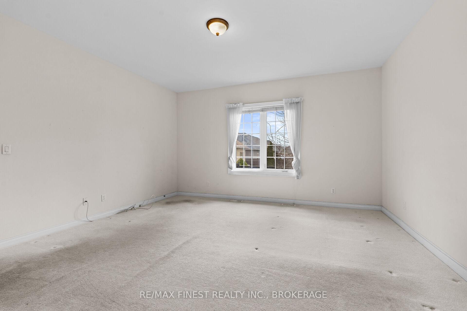 Photo 18 of 823 Kananaskis Drive, Kingston, City Northwest — HOMEH