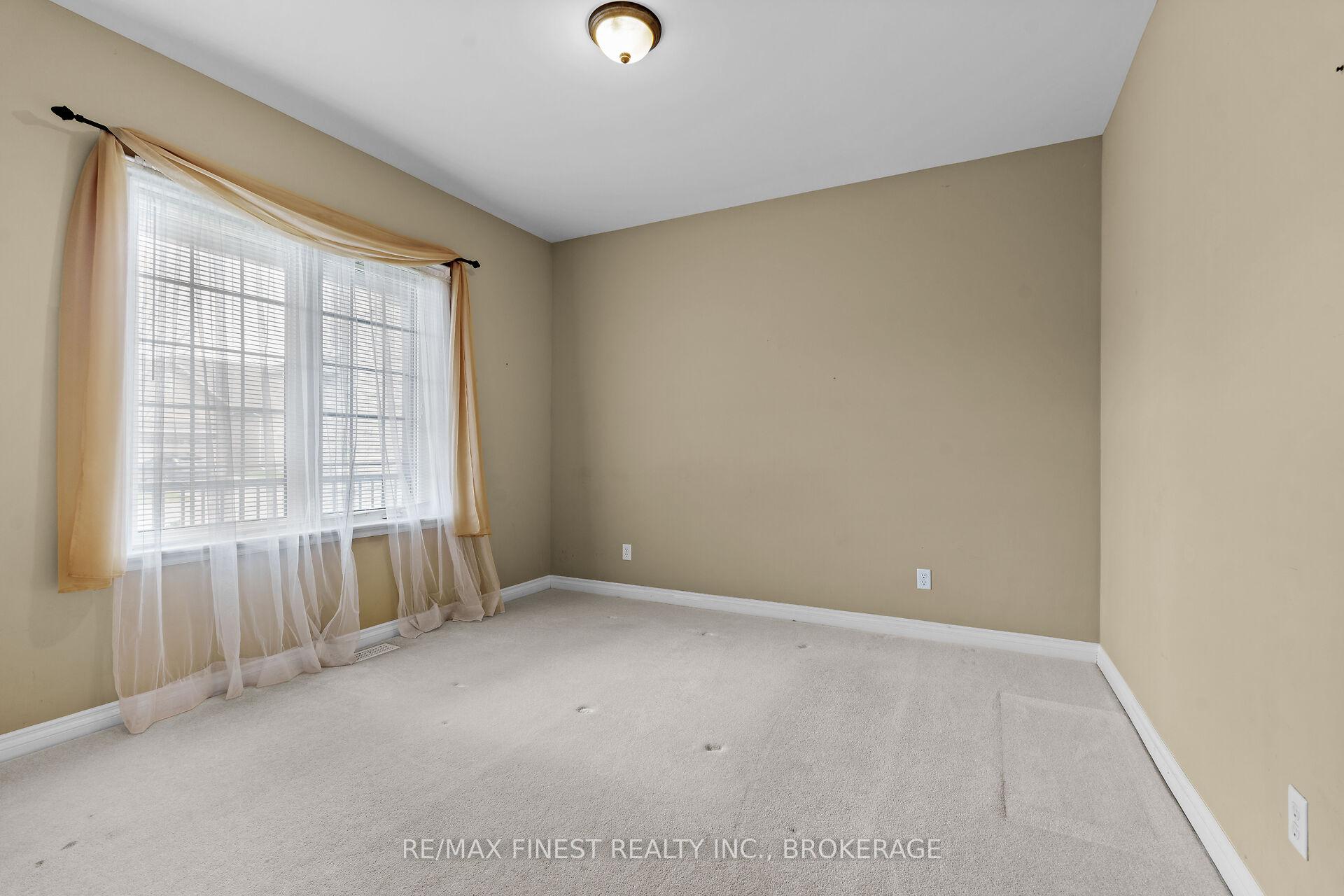 Photo 23 of 823 Kananaskis Drive, Kingston, City Northwest — HOMEH