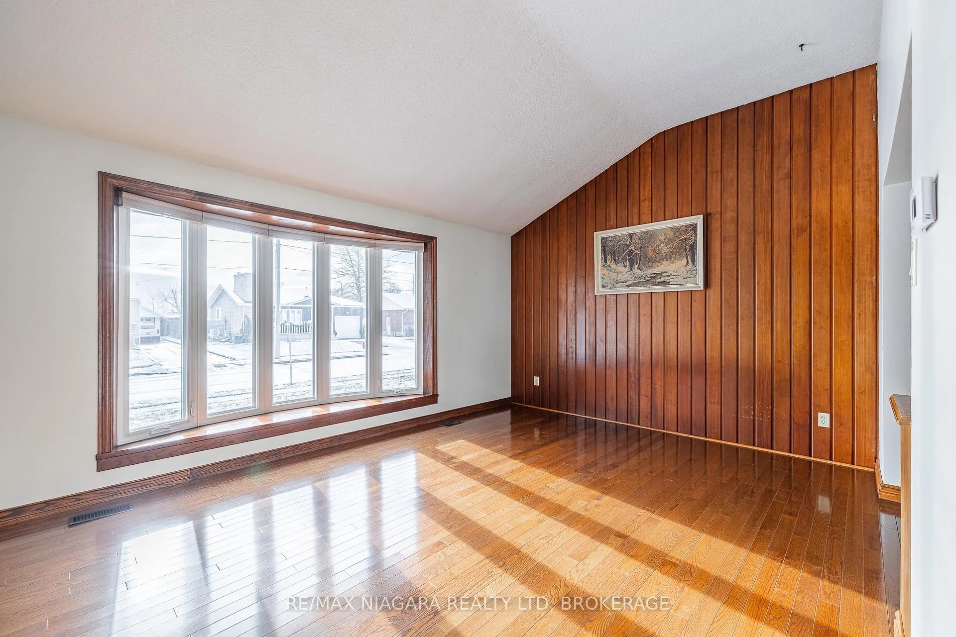 Photo 12 of 5923 Keith Street, Niagara Falls, Church's Lane — HOMEH