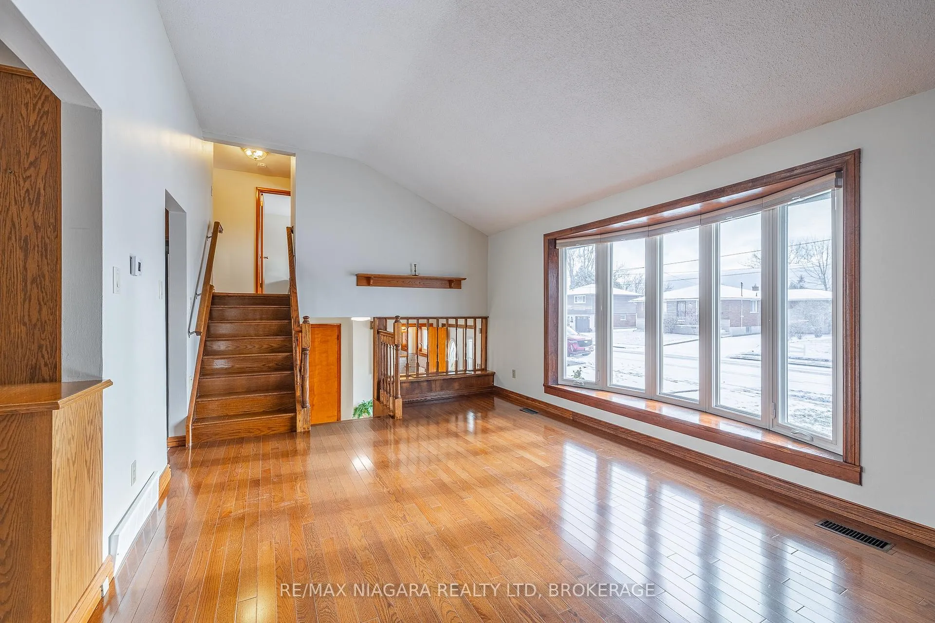 Photo 13 of 5923 Keith Street, Niagara Falls, Church's Lane — HOMEH