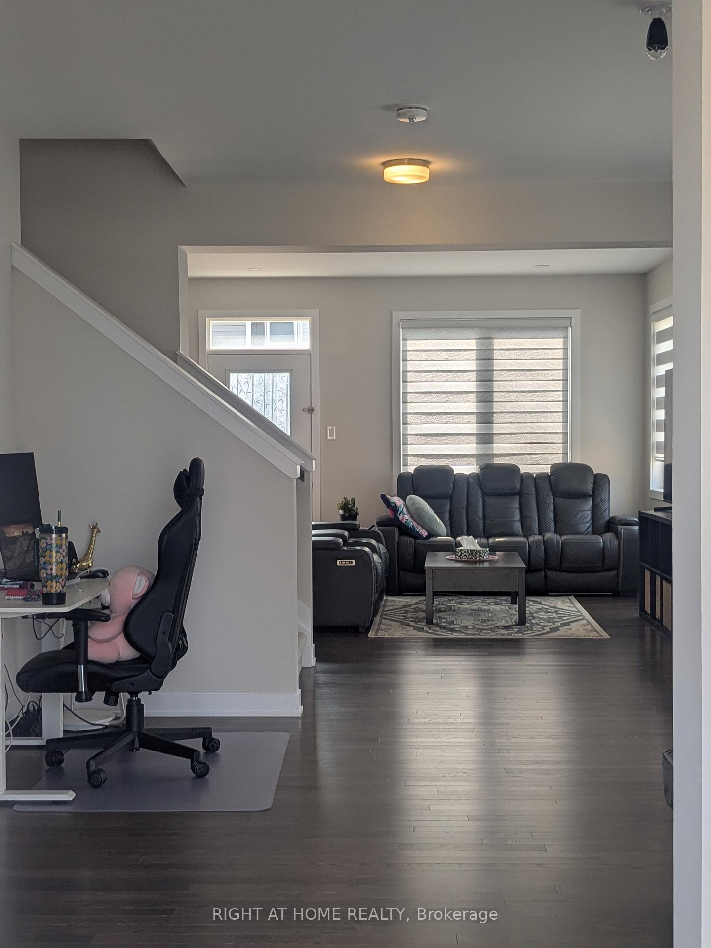 Photo 2 of 10 Tenuto Lane, Ottawa, Mer Bleue/Bradley Estates/Anderson Park — HOMEH