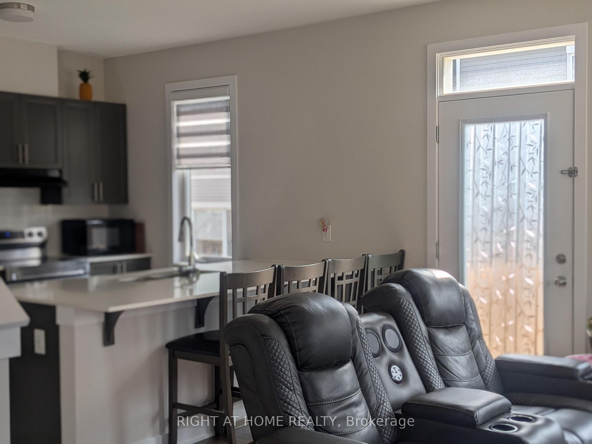 Photo 4 of 10 Tenuto Lane, Ottawa, Mer Bleue/Bradley Estates/Anderson Park — HOMEH