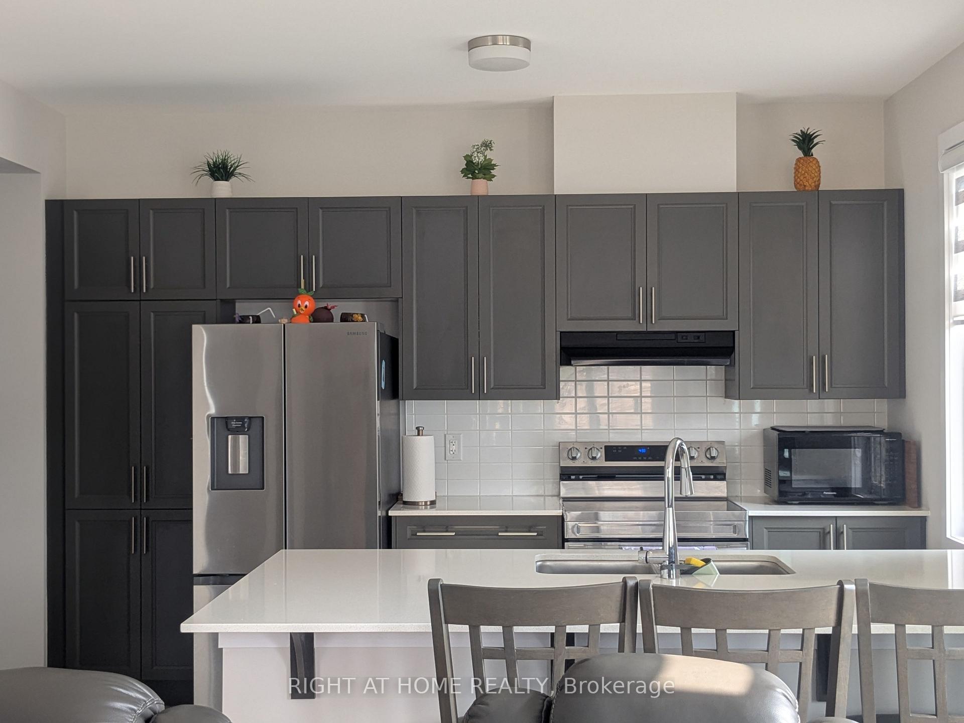 Photo 5 of 10 Tenuto Lane, Ottawa, Mer Bleue/Bradley Estates/Anderson Park — HOMEH