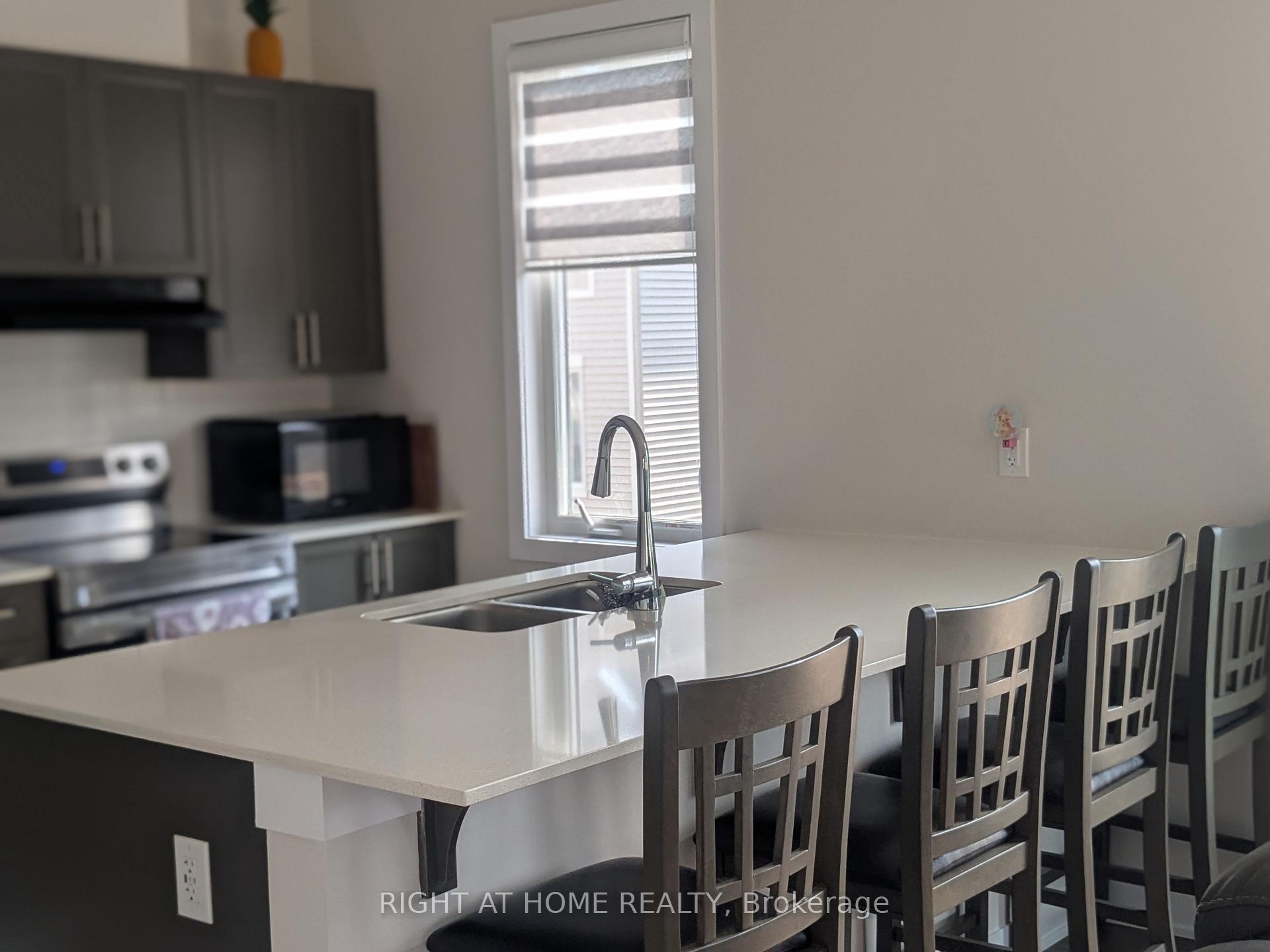 Photo 6 of 10 Tenuto Lane, Ottawa, Mer Bleue/Bradley Estates/Anderson Park — HOMEH