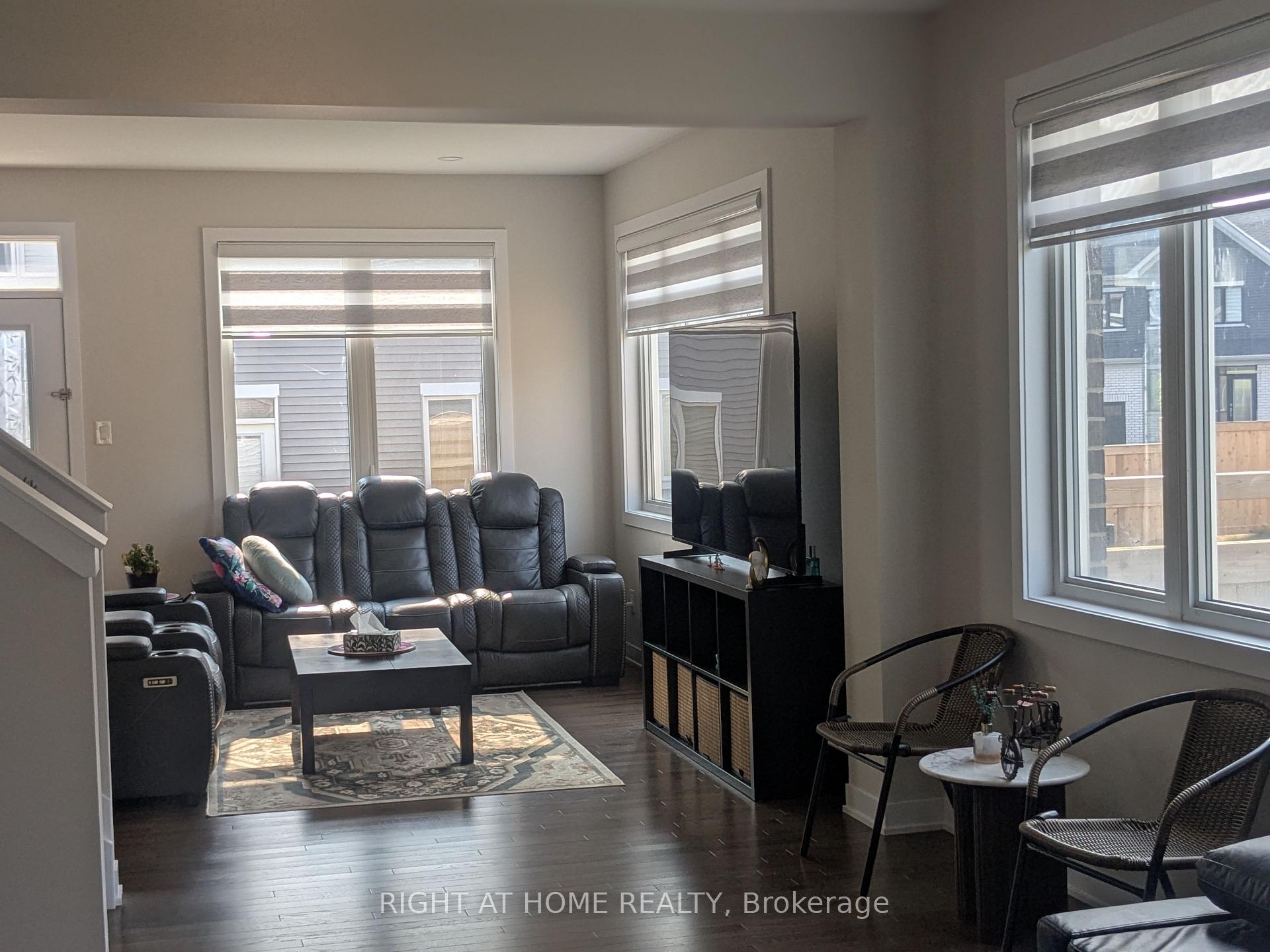 Photo 8 of 10 Tenuto Lane, Ottawa, Mer Bleue/Bradley Estates/Anderson Park — HOMEH