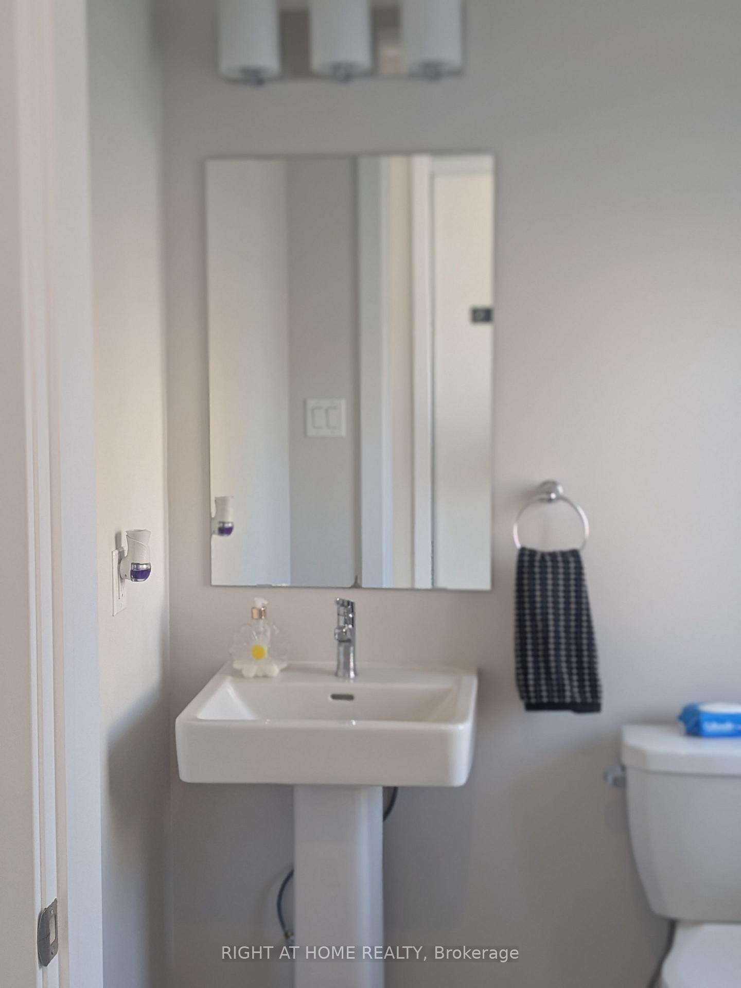 Photo 13 of 10 Tenuto Lane, Ottawa, Mer Bleue/Bradley Estates/Anderson Park — HOMEH