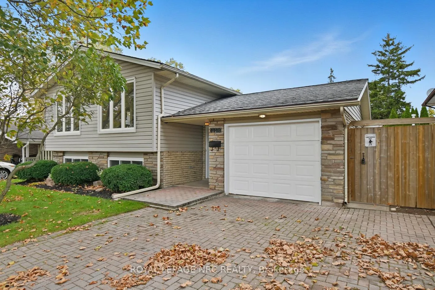 Photo 2 of 4448 Meadowvale Drive, Niagara Falls, Morrison — HOMEH