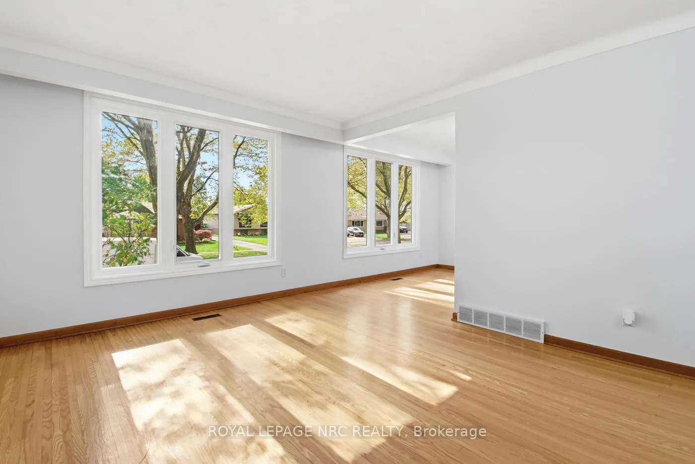 Photo 7 of 4448 Meadowvale Drive, Niagara Falls, Morrison — HOMEH