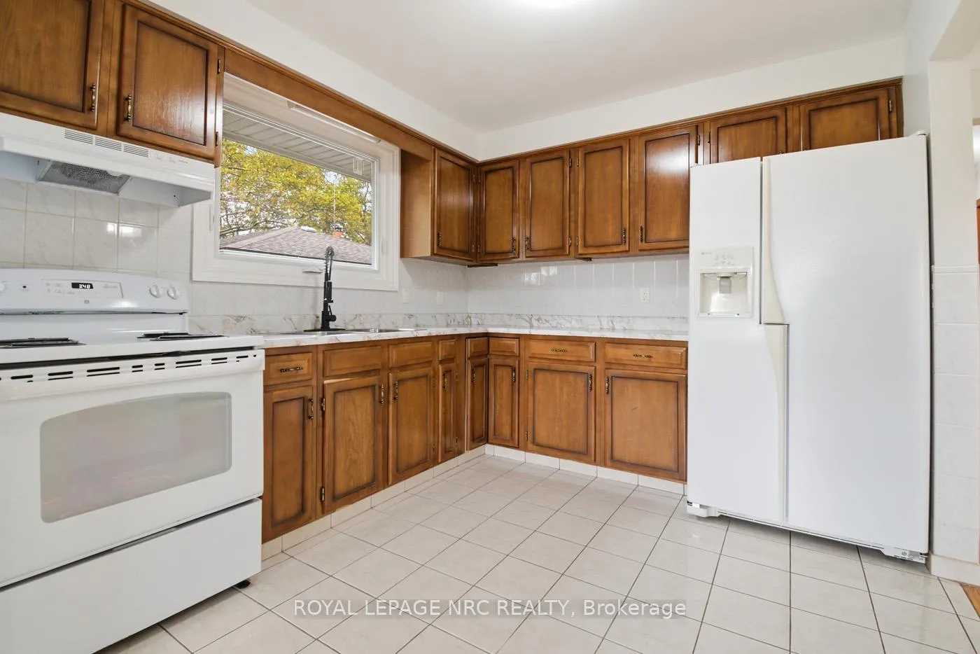 Photo 9 of 4448 Meadowvale Drive, Niagara Falls, Morrison — HOMEH