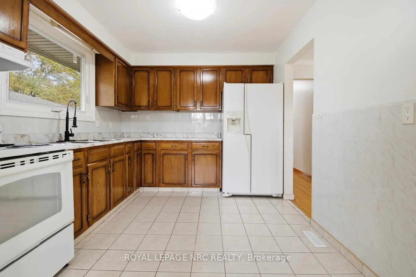 Photo 10 of 4448 Meadowvale Drive, Niagara Falls, Morrison — HOMEH