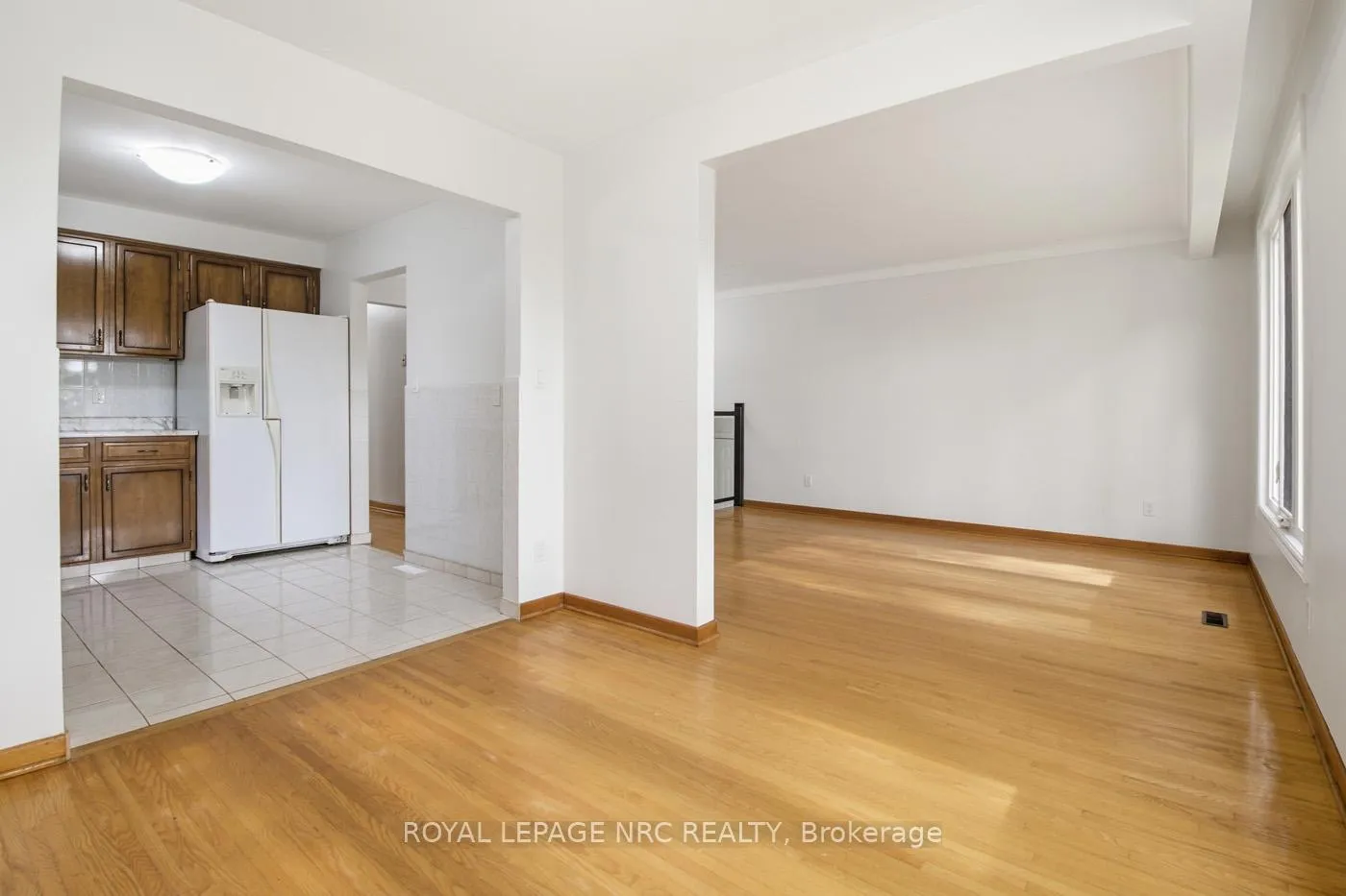 Photo 11 of 4448 Meadowvale Drive, Niagara Falls, Morrison — HOMEH