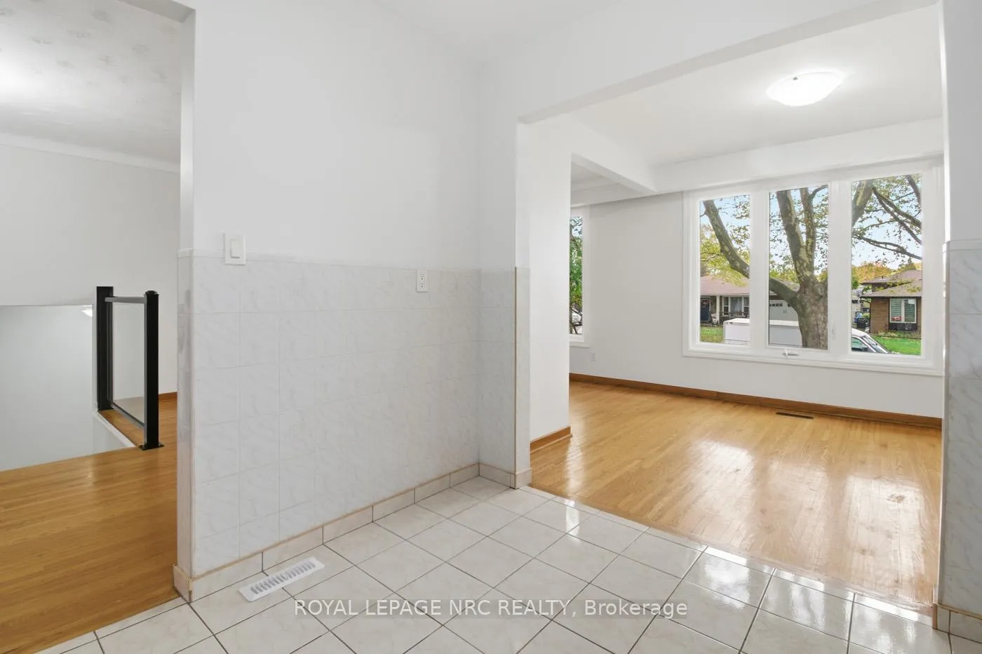 Photo 13 of 4448 Meadowvale Drive, Niagara Falls, Morrison — HOMEH