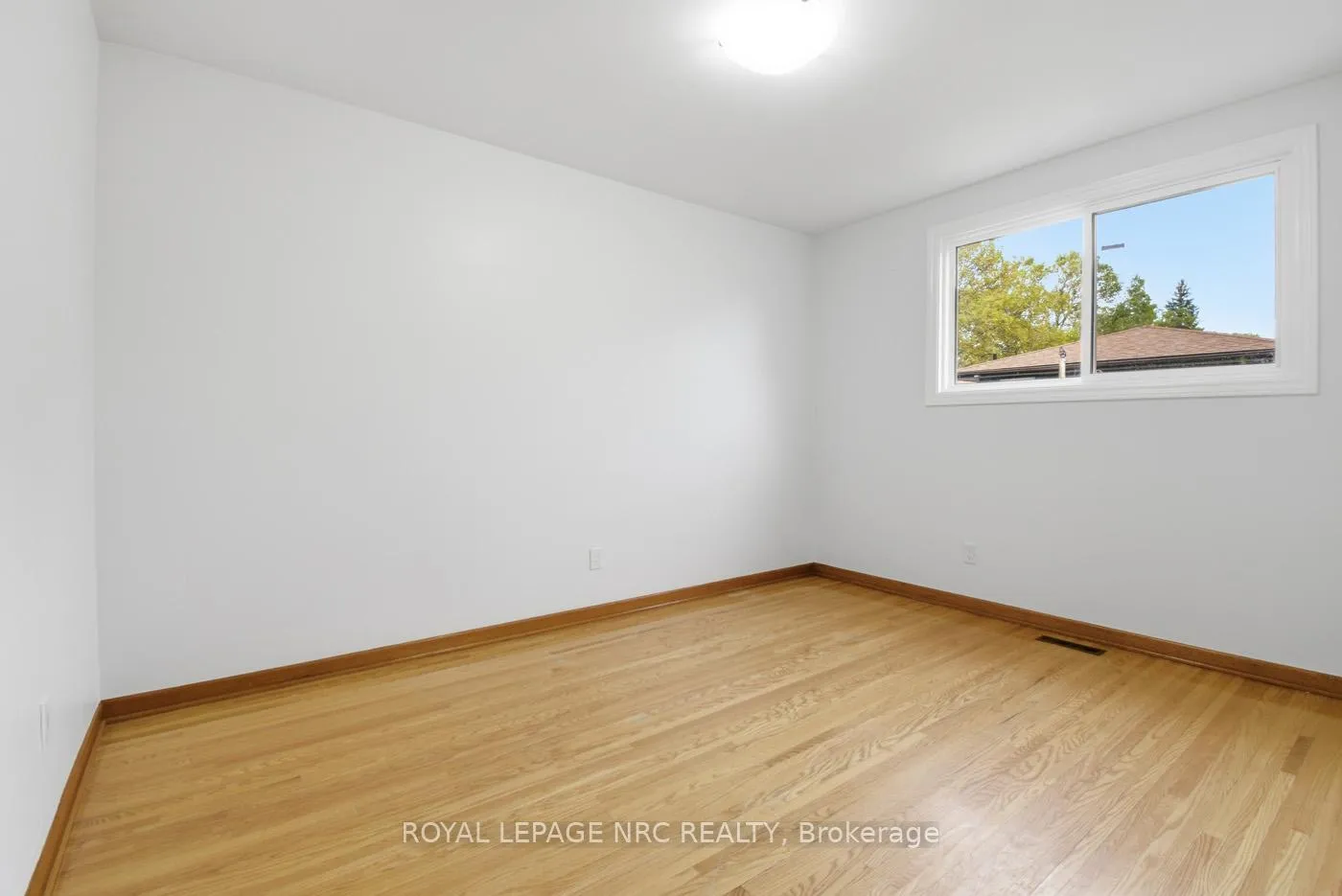 Photo 14 of 4448 Meadowvale Drive, Niagara Falls, Morrison — HOMEH