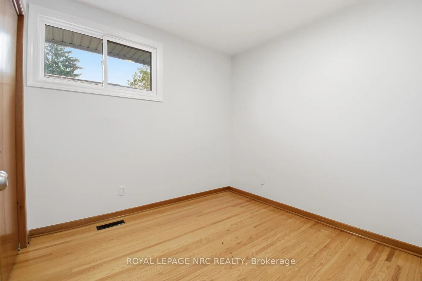 Photo 15 of 4448 Meadowvale Drive, Niagara Falls, Morrison — HOMEH
