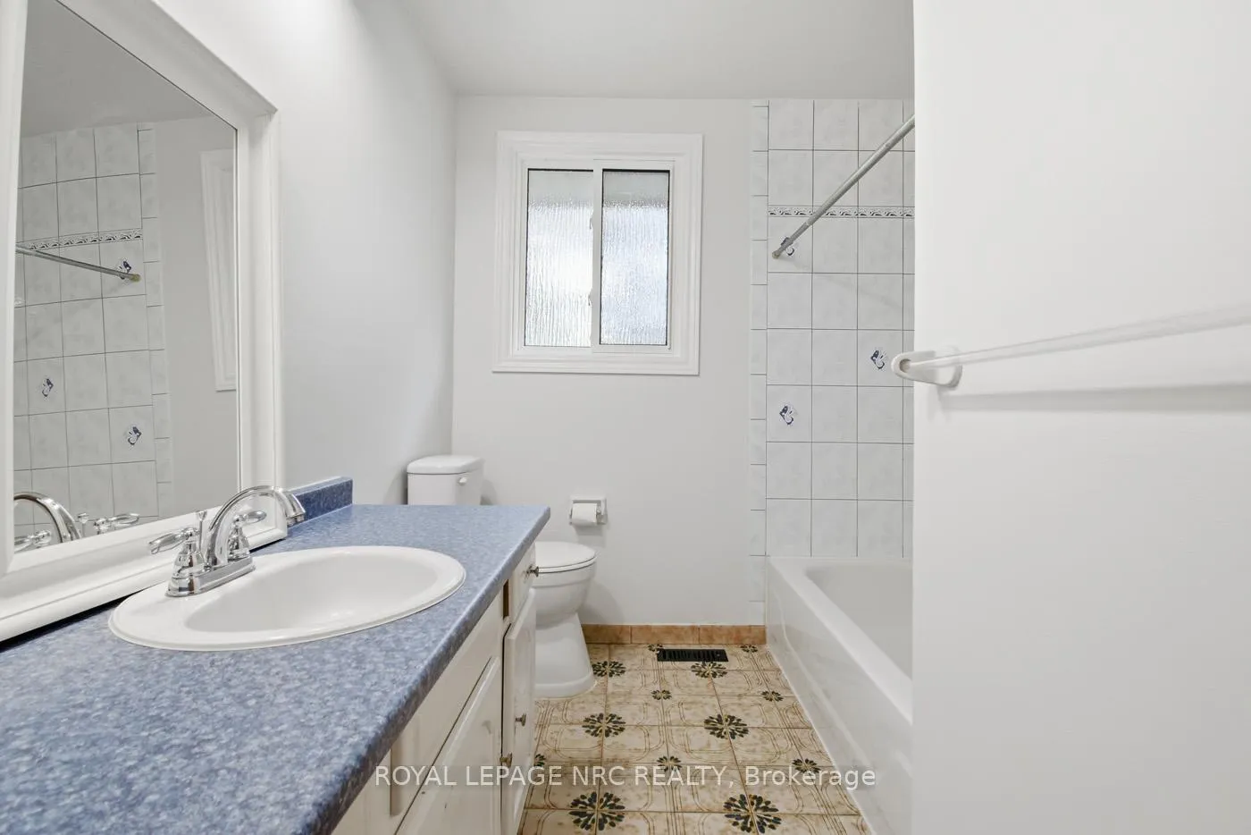 Photo 17 of 4448 Meadowvale Drive, Niagara Falls, Morrison — HOMEH