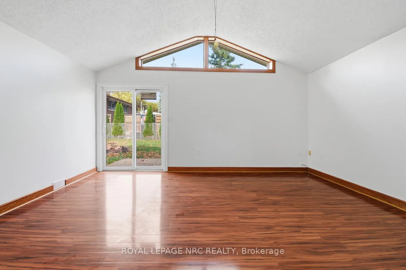 Photo 18 of 4448 Meadowvale Drive, Niagara Falls, Morrison — HOMEH