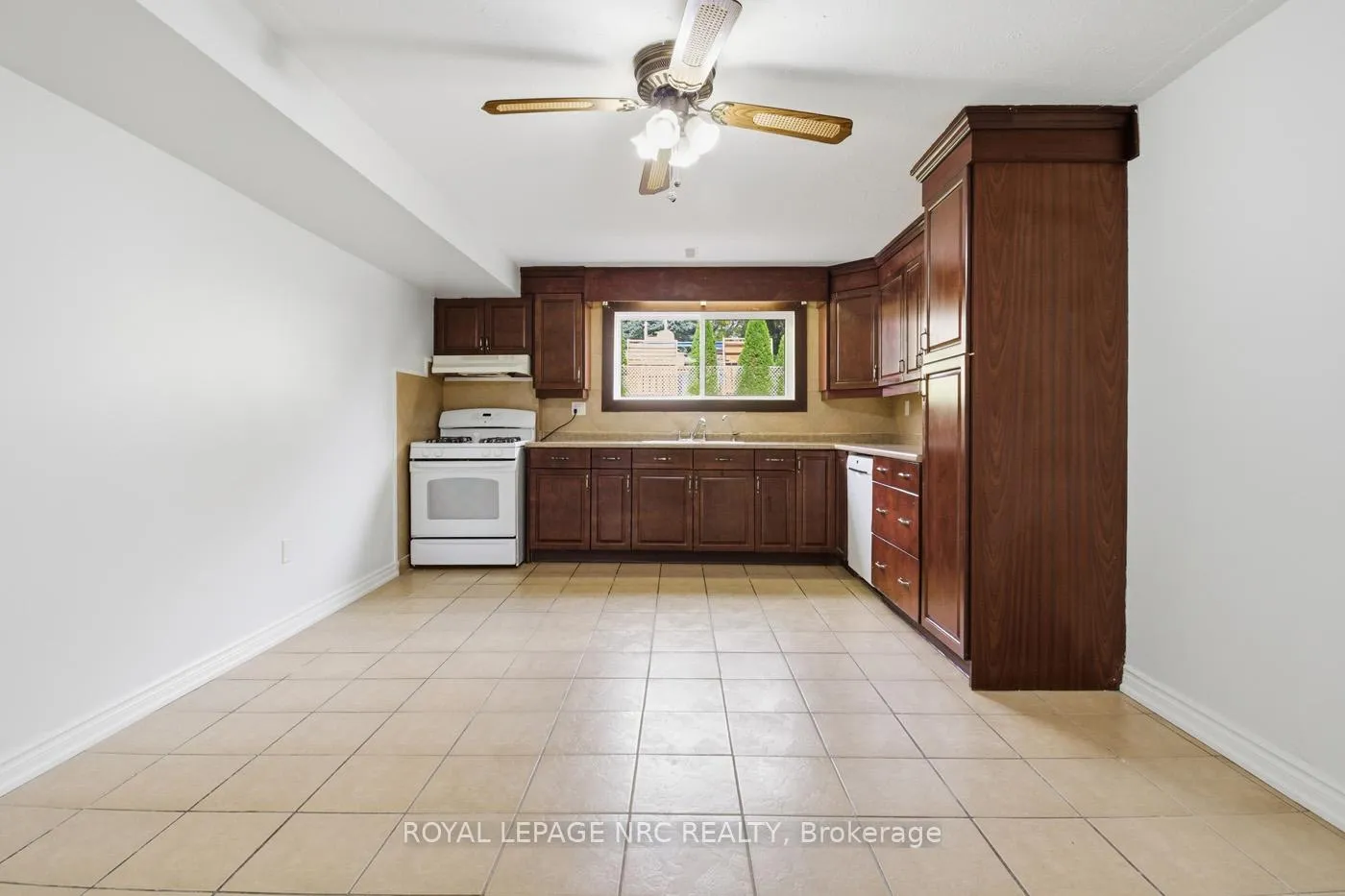 Photo 21 of 4448 Meadowvale Drive, Niagara Falls, Morrison — HOMEH
