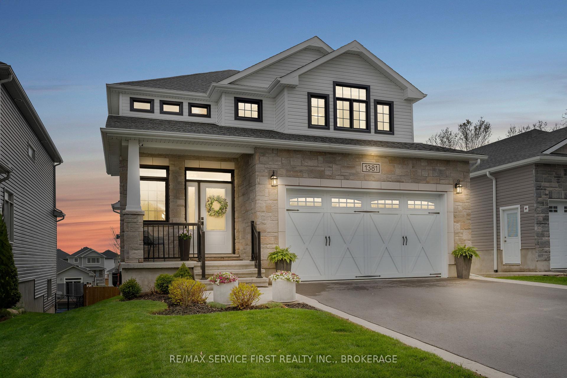 Front of 1381 Woodfield Crescent