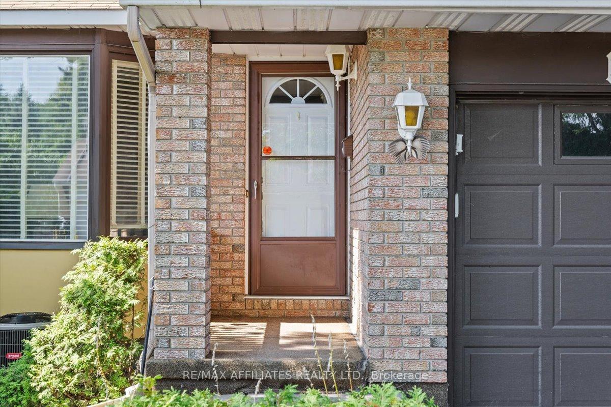 Photo 2 of 1080 St Lucia Place, Ottawa, Convent Glen North — HOMEH