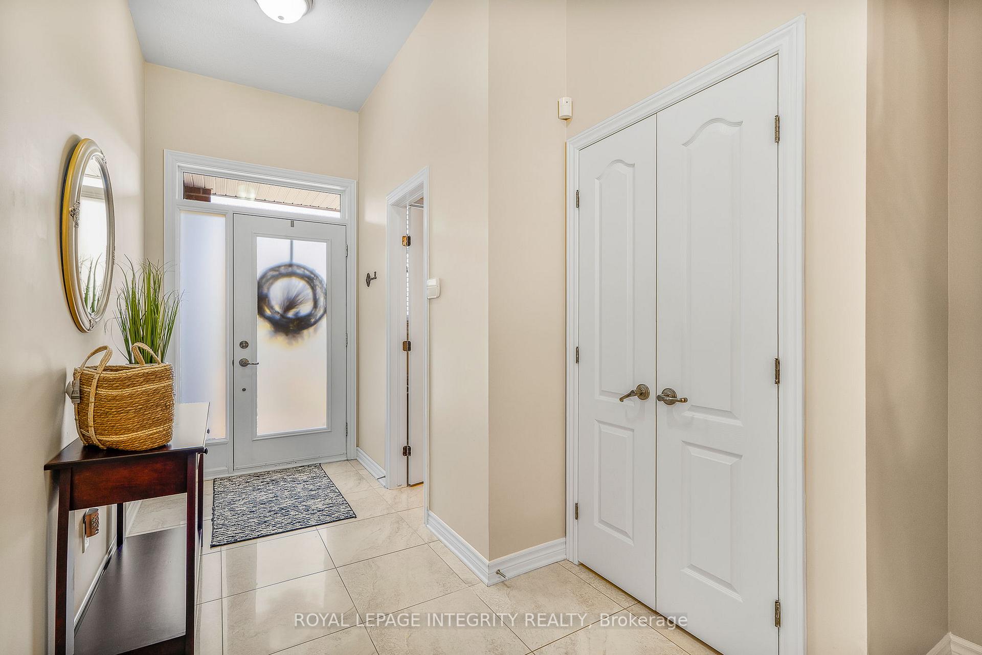 Photo 3 of 532 Rochefort Circle, Ottawa, Avalon West — HOMEH