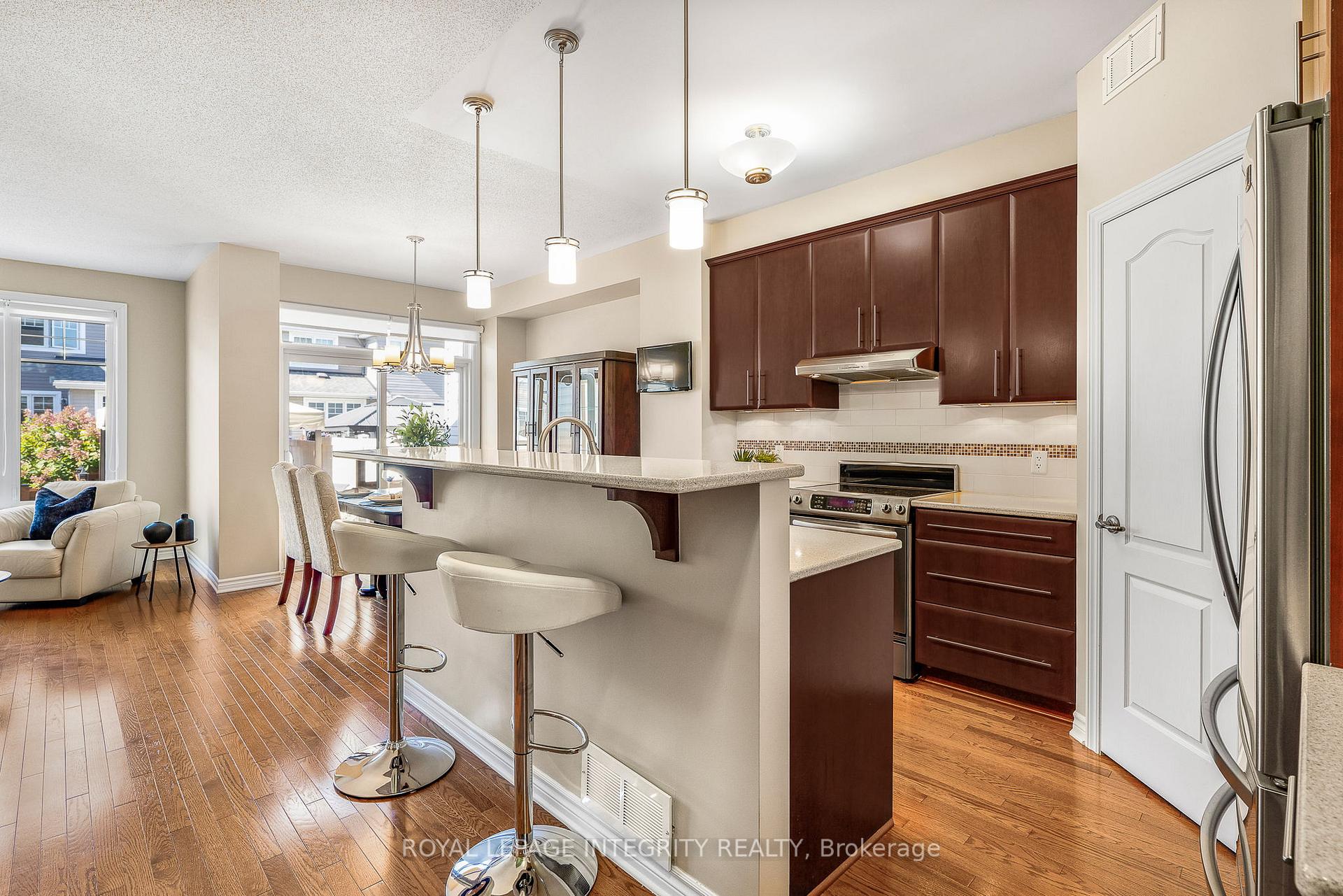 Photo 5 of 532 Rochefort Circle, Ottawa, Avalon West — HOMEH