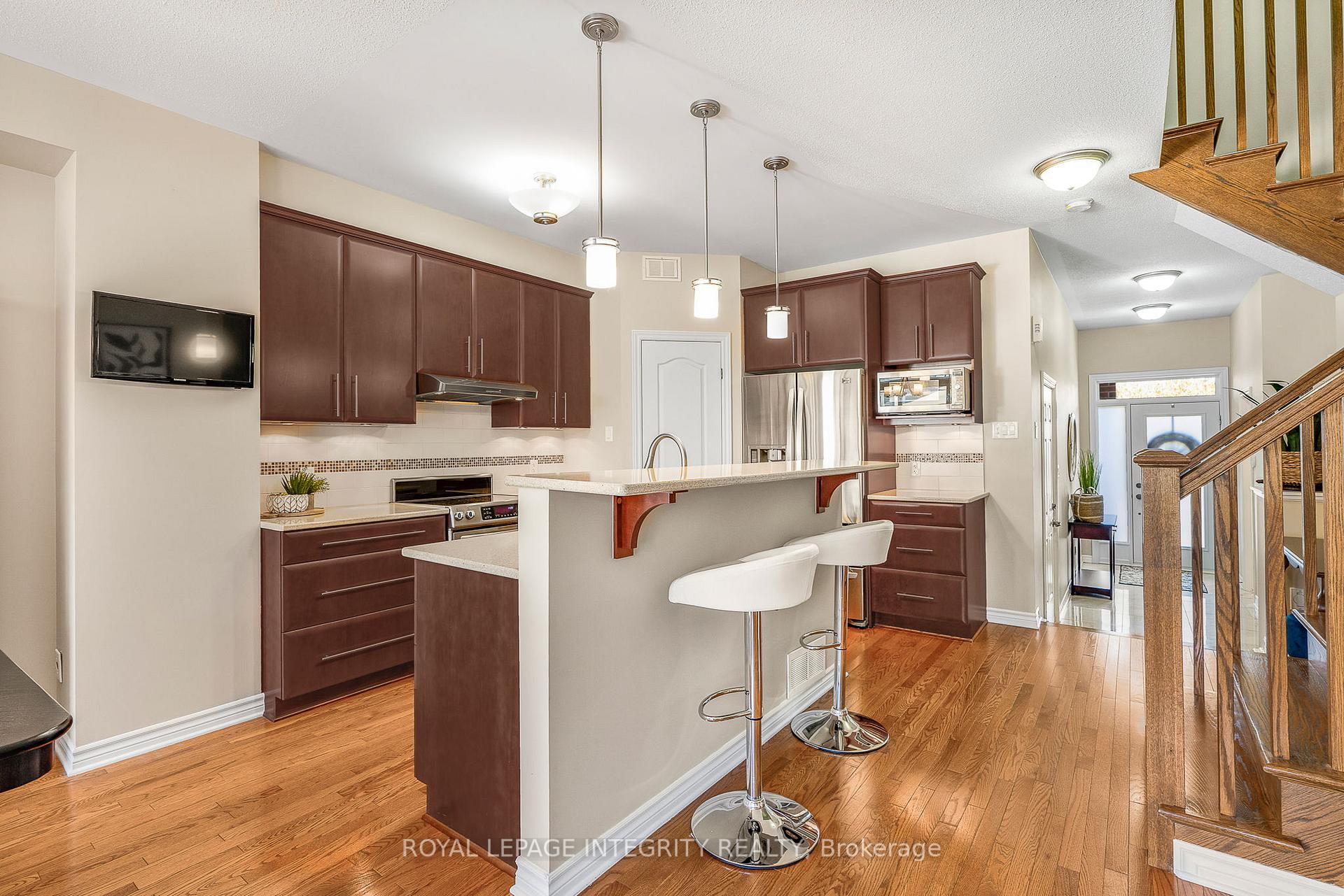 Photo 6 of 532 Rochefort Circle, Ottawa, Avalon West — HOMEH