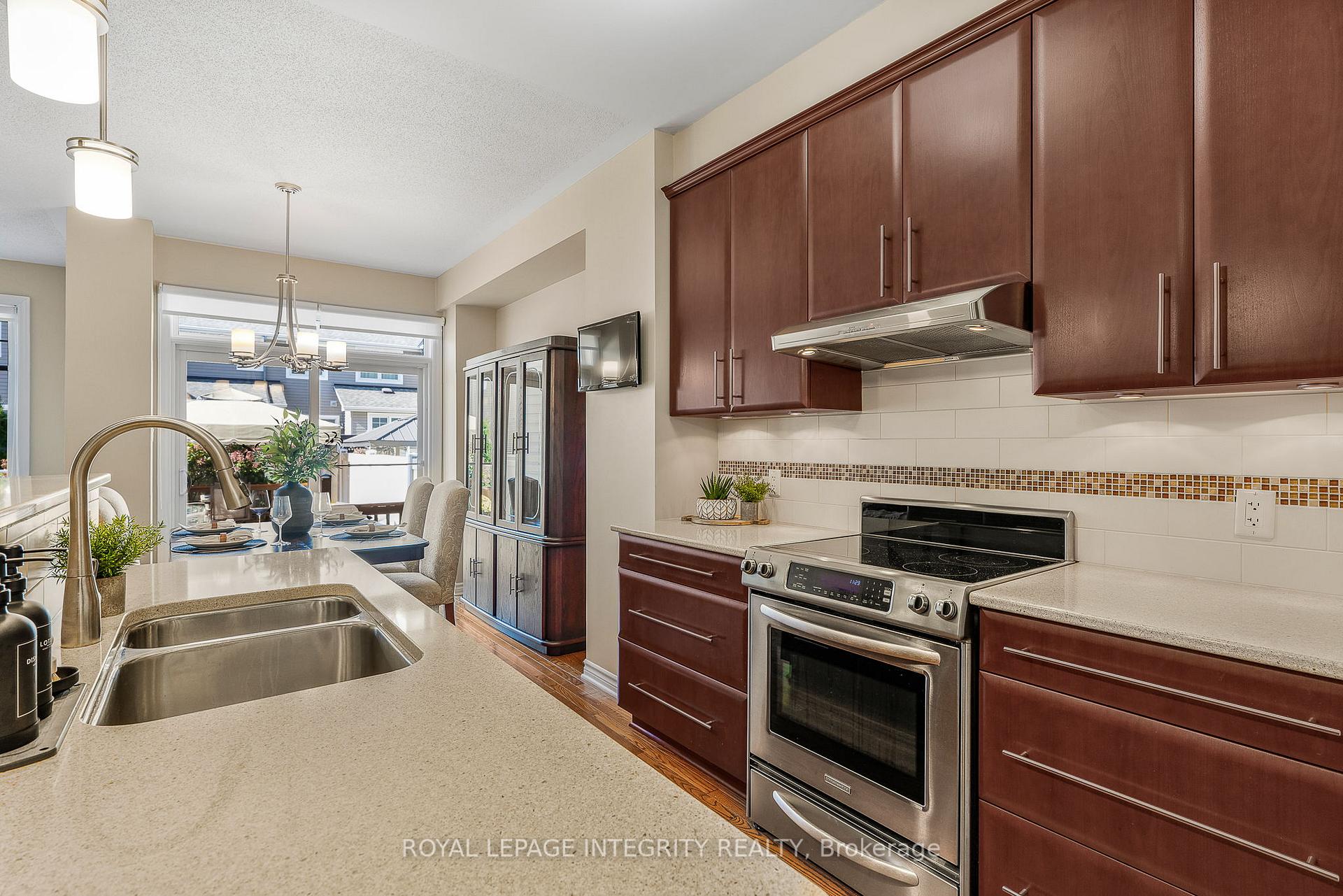 Photo 10 of 532 Rochefort Circle, Ottawa, Avalon West — HOMEH