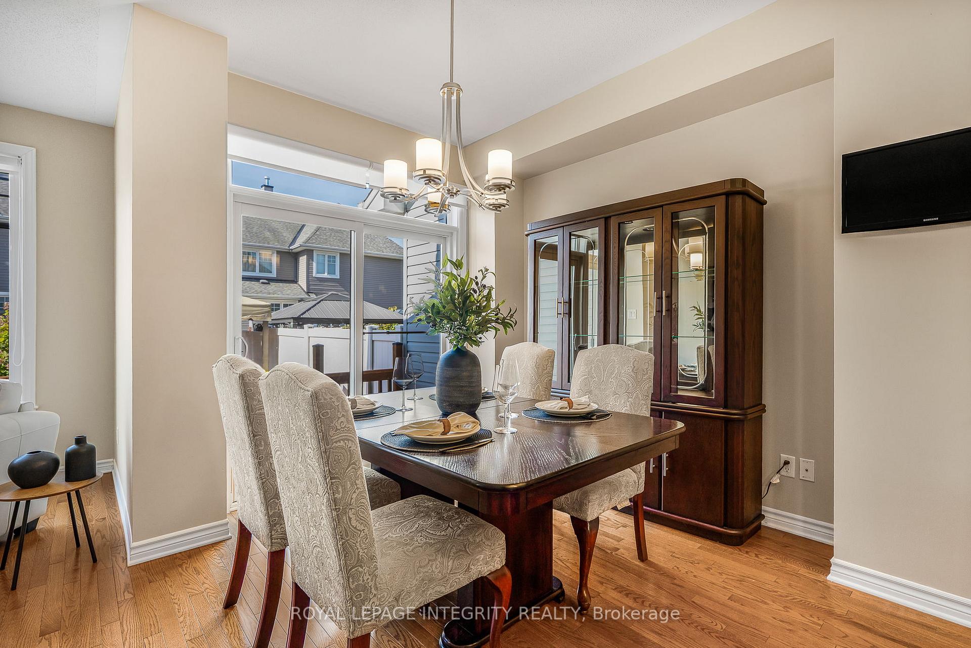 Photo 11 of 532 Rochefort Circle, Ottawa, Avalon West — HOMEH