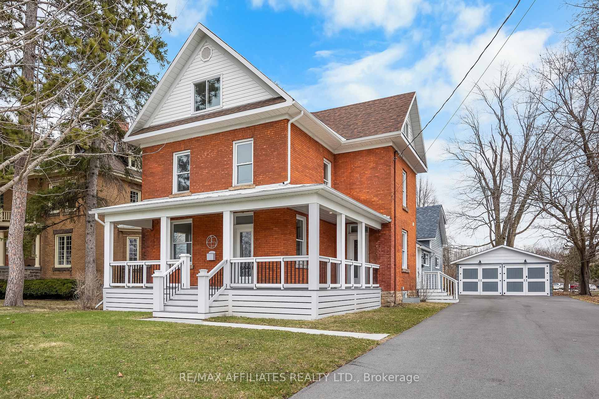 Front of 45 Drummond Street W