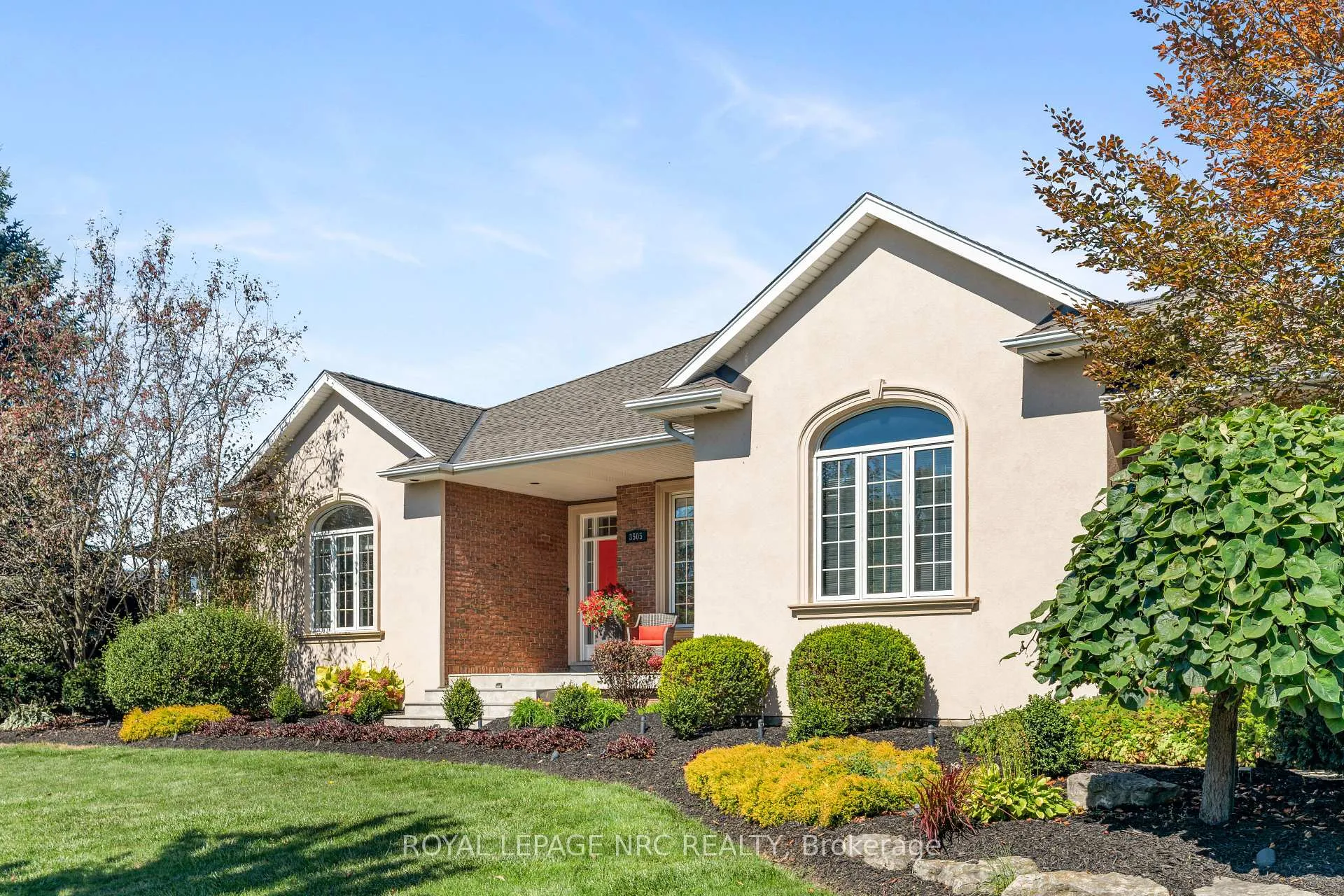 Photo 2 of 3505 Matthews Drive, Niagara Falls, Mt. Carmel — HOMEH