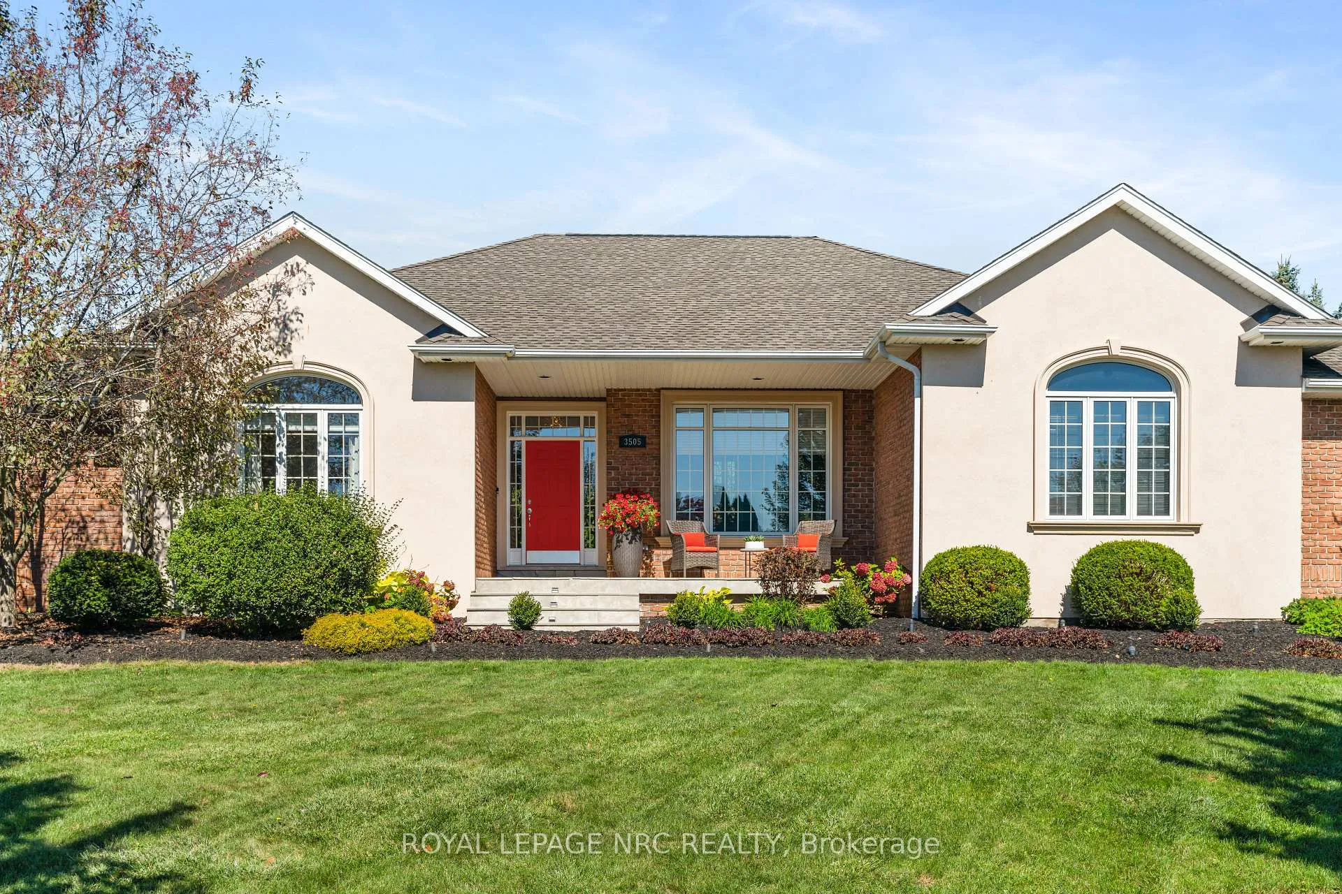 Photo 3 of 3505 Matthews Drive, Niagara Falls, Mt. Carmel — HOMEH