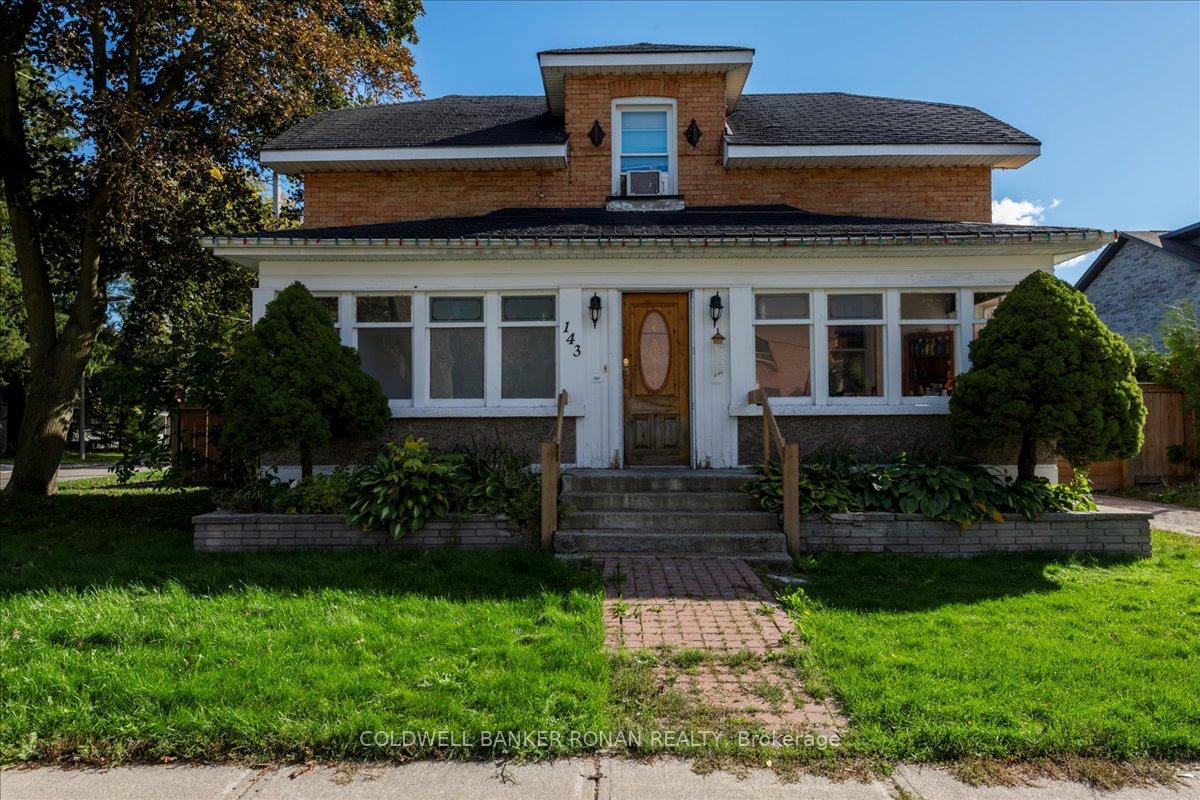 Front of 143 Wellington Street E