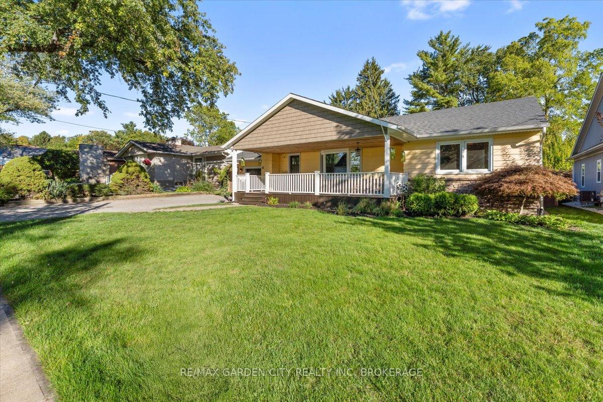 Photo 2 of 41 Emmett Street, Pelham, Fonthill — HOMEH