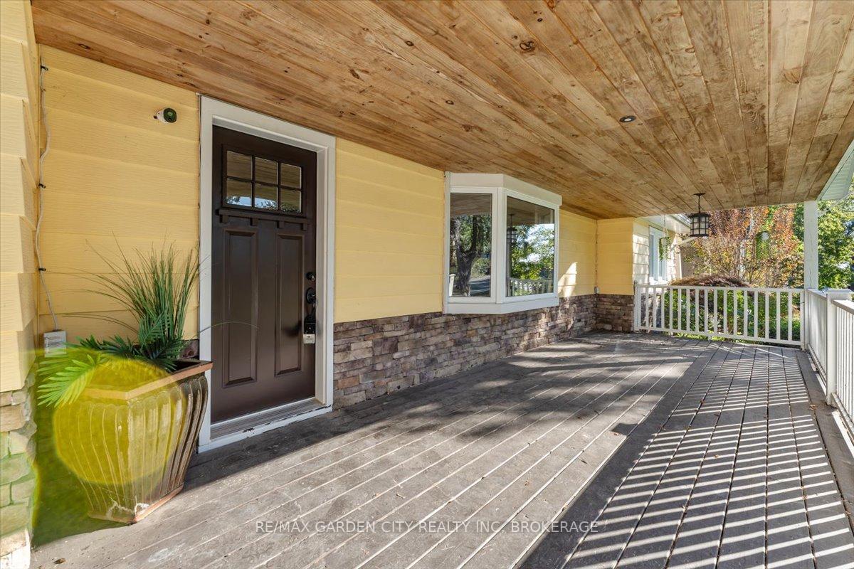 Photo 3 of 41 Emmett Street, Pelham, Fonthill — HOMEH